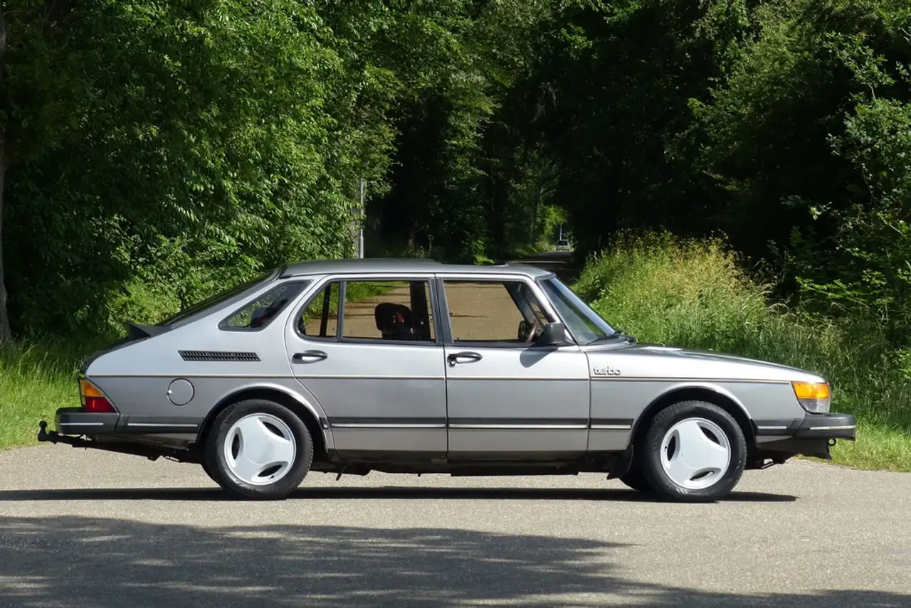 Saab 900 2.0 Turbo SE 16, foto 6