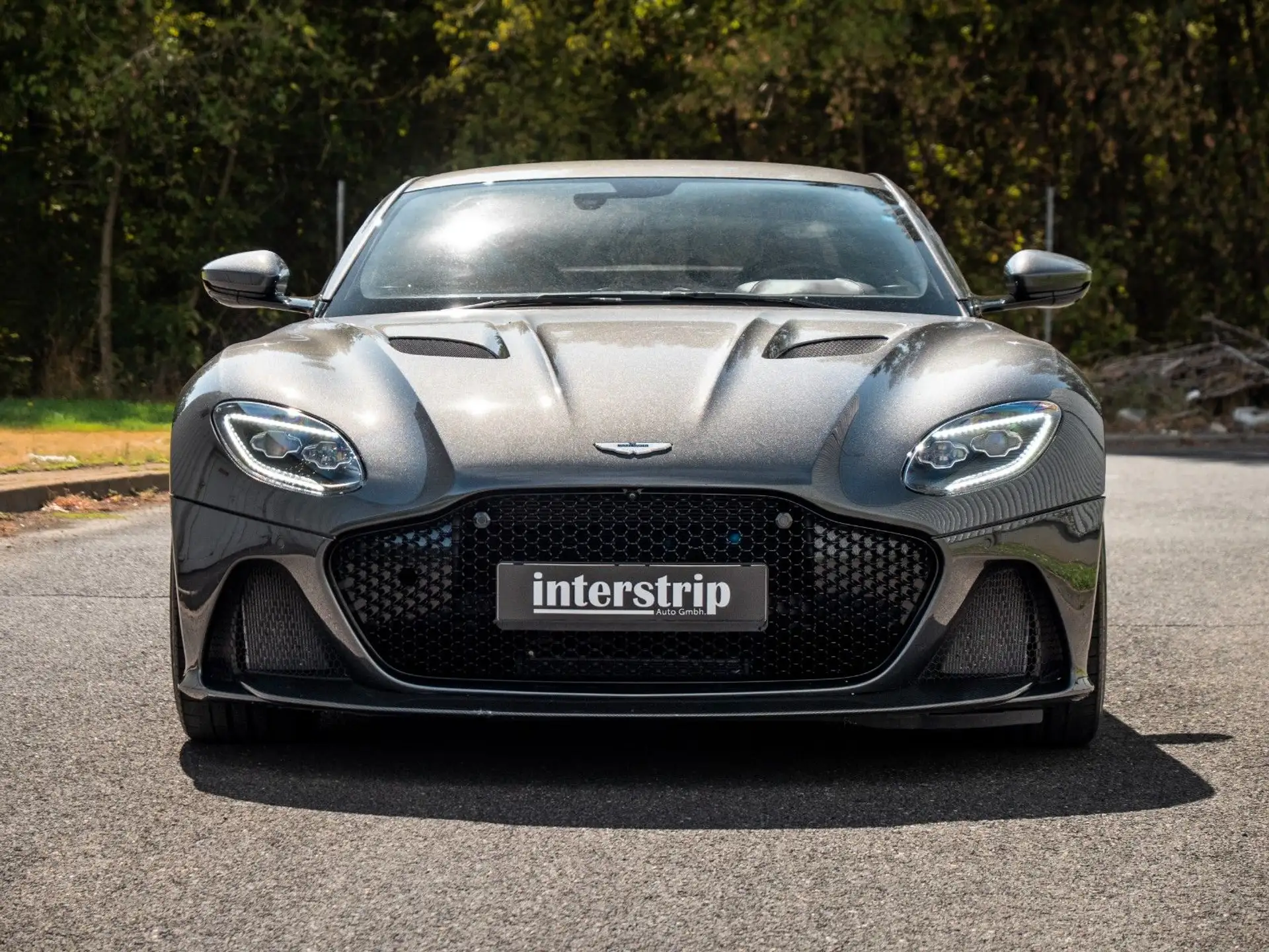 애스턴마틴 DBS Coupe 2022 화이트 사진 2