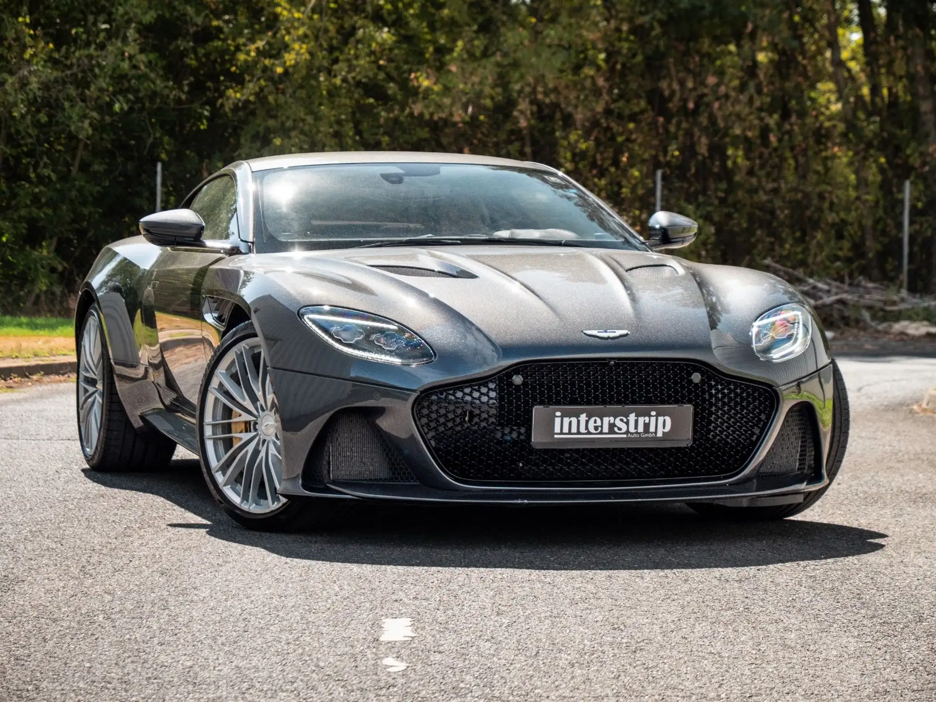 애스턴마틴 DBS Coupe 2022 화이트 사진 3