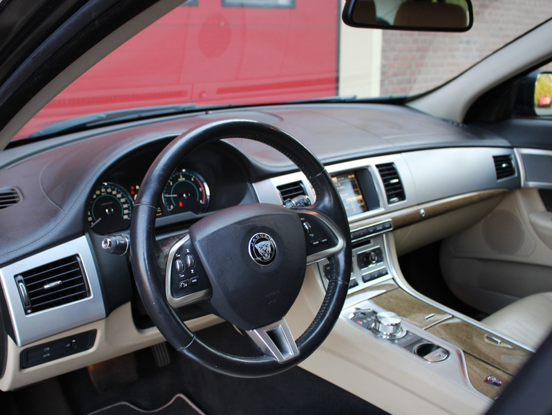 Jaguar XF 2.2D | Navi | Trekhaak | Camera | Stoelverwarming — photo 13