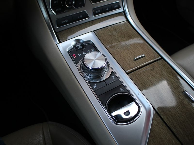 Jaguar XF 2.2D | Navi | Trekhaak | Camera | Stoelverwarming — photo 15