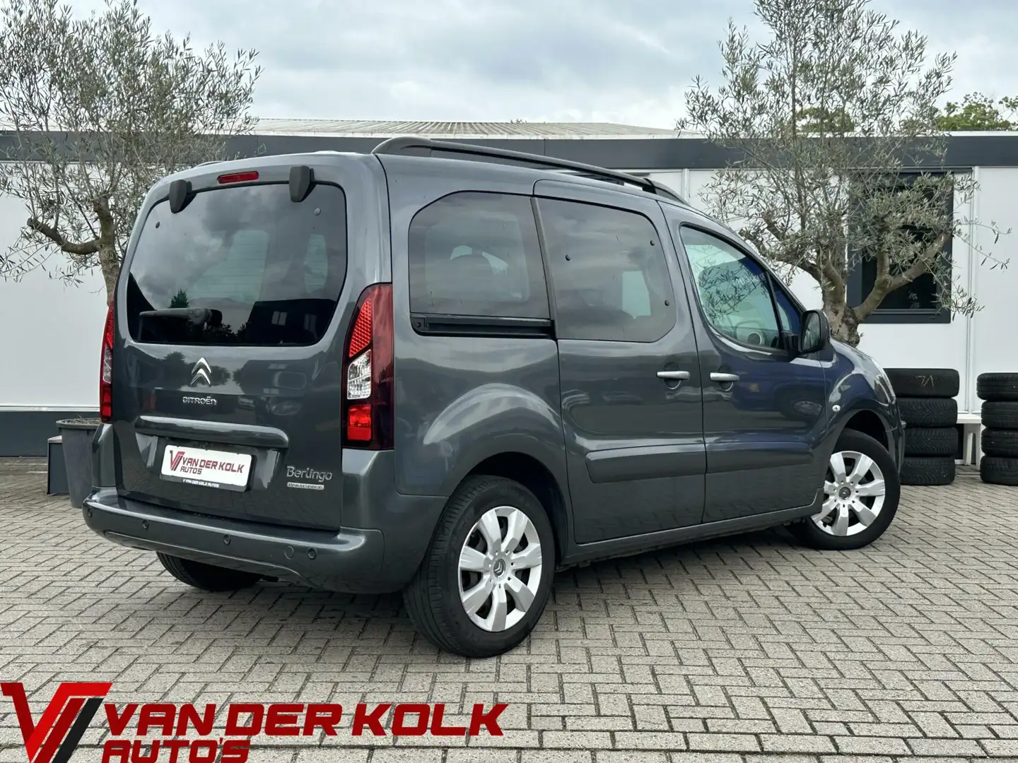 Citroen Berlingo combi 1.2 PureTech XTR Navi Cruise Airco Camera Grijs - 2