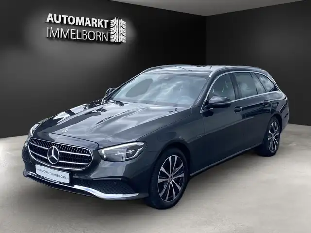 Mercedes-Benz E-Class view 4