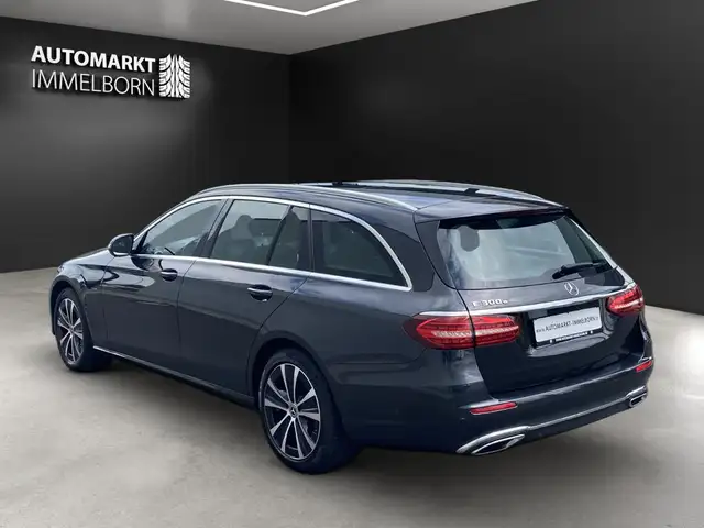 Mercedes-Benz E-Class view 5