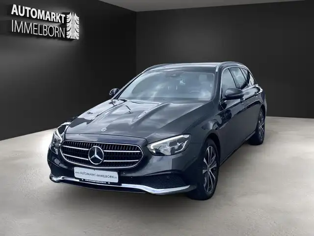 Mercedes-Benz E-Class view 3