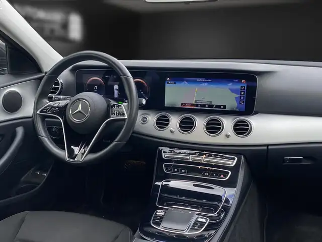 Mercedes-Benz E-Class view 12