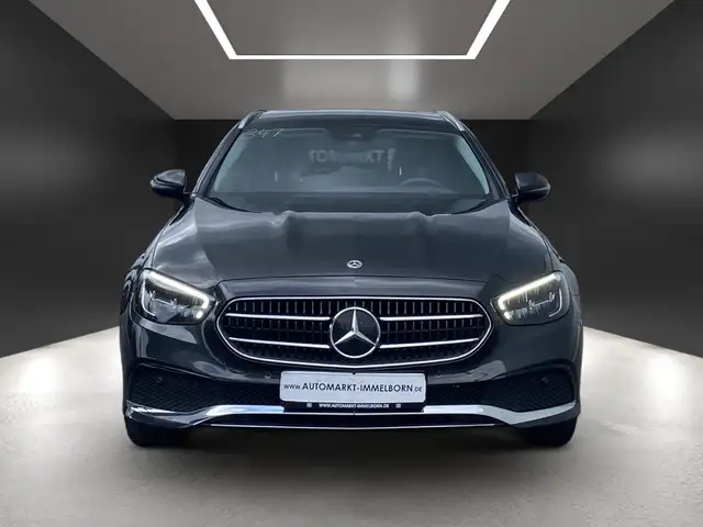 Mercedes-Benz E-Class view 9