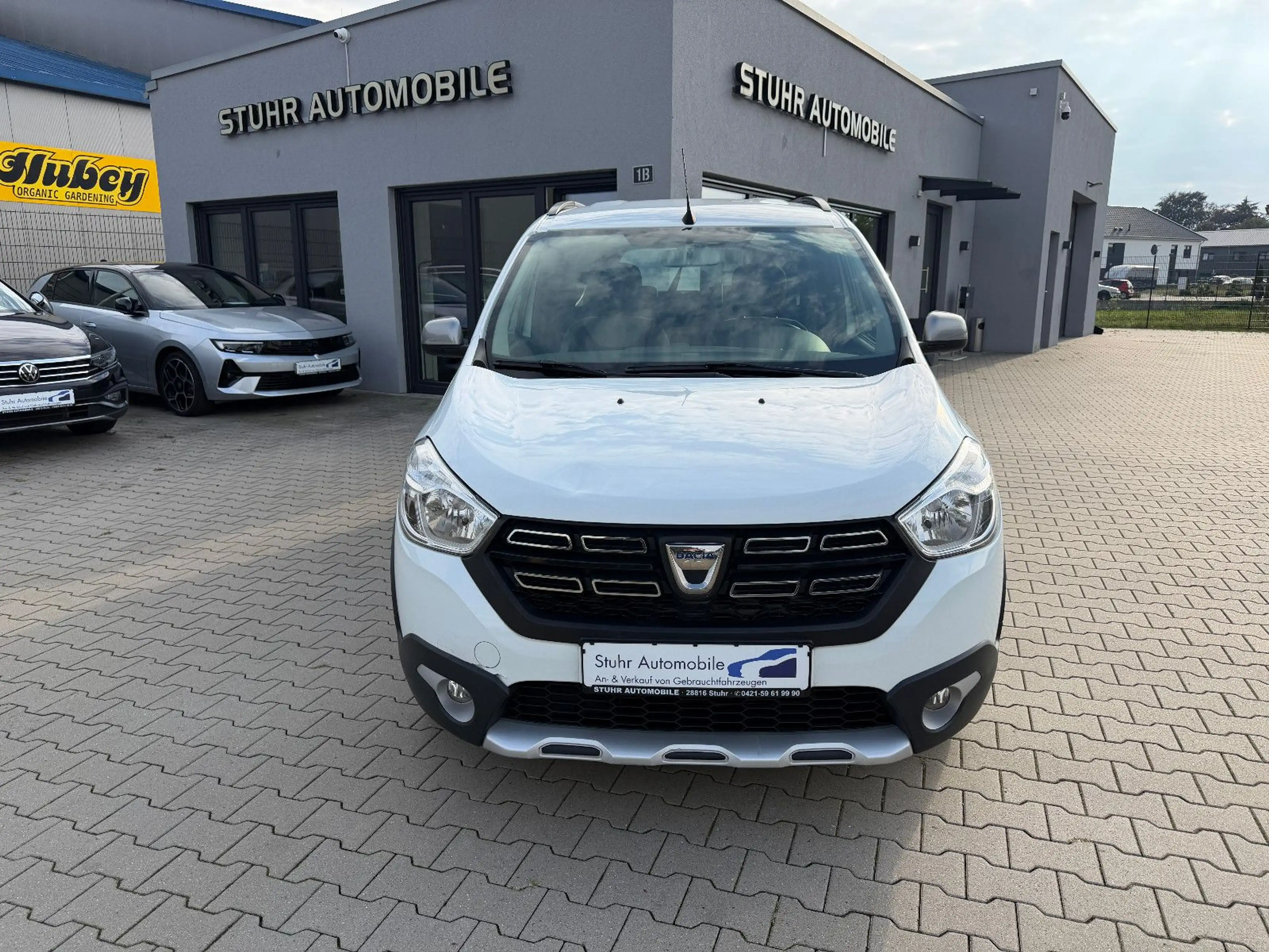 Dacia Lodgy Stepway1.3 Navi Kamera SHZ 7.Sitze PDC 1.H — photo 2