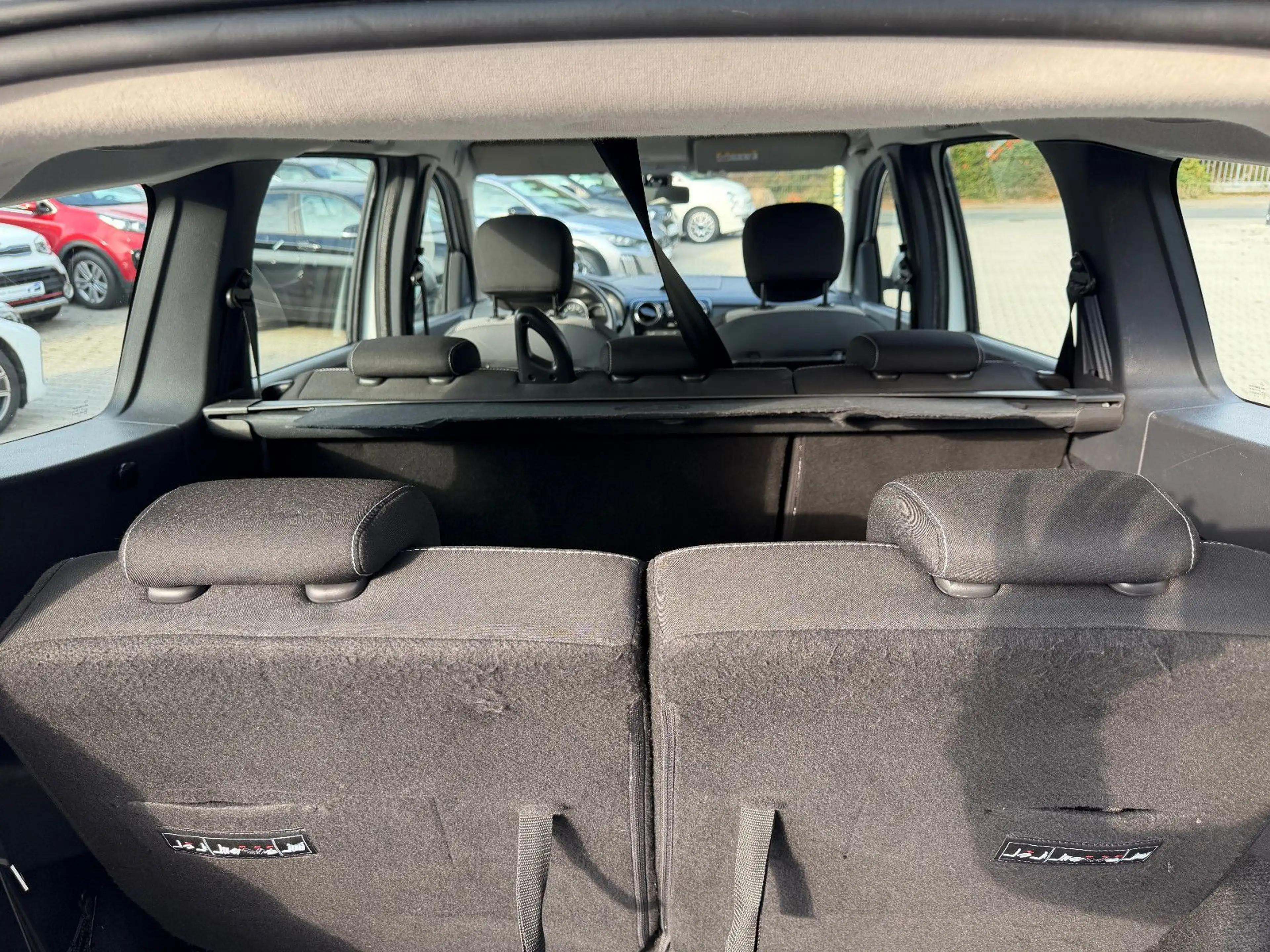 Dacia Lodgy Stepway1.3 Navi Kamera SHZ 7.Sitze PDC 1.H — photo 9