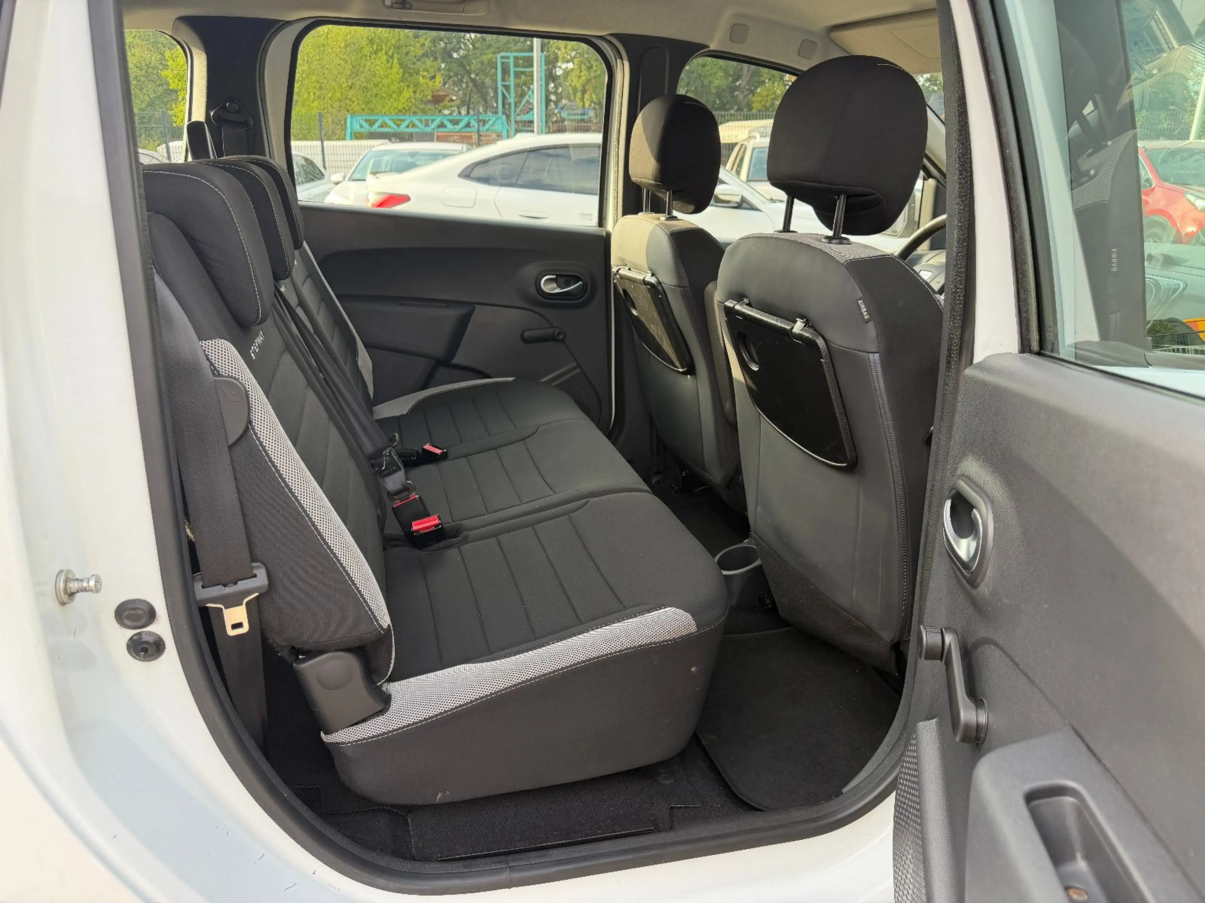 Dacia Lodgy Stepway1.3 Navi Kamera SHZ 7.Sitze PDC 1.H — photo 12