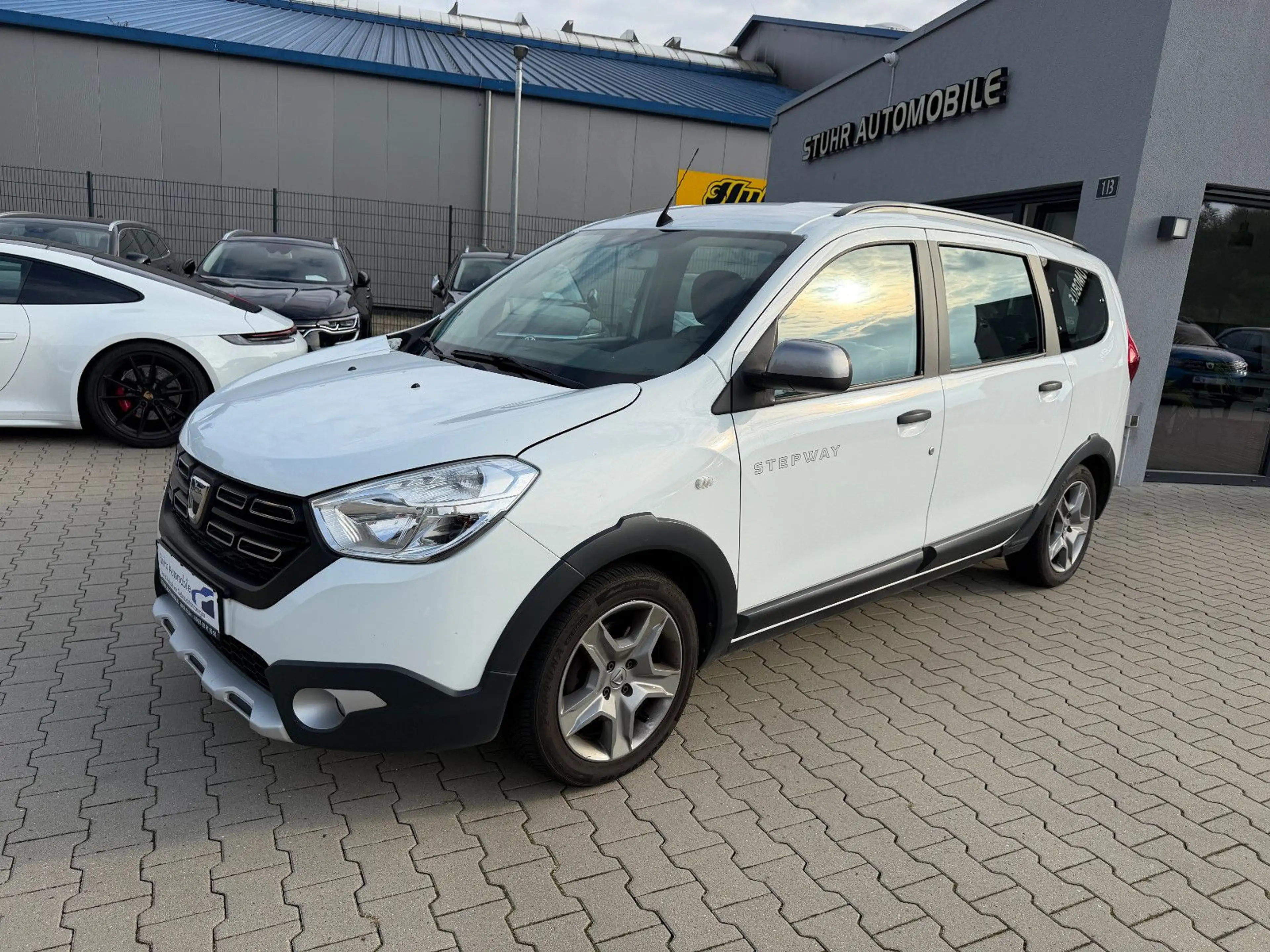 Dacia Lodgy Stepway1.3 Navi Kamera SHZ 7.Sitze PDC 1.H