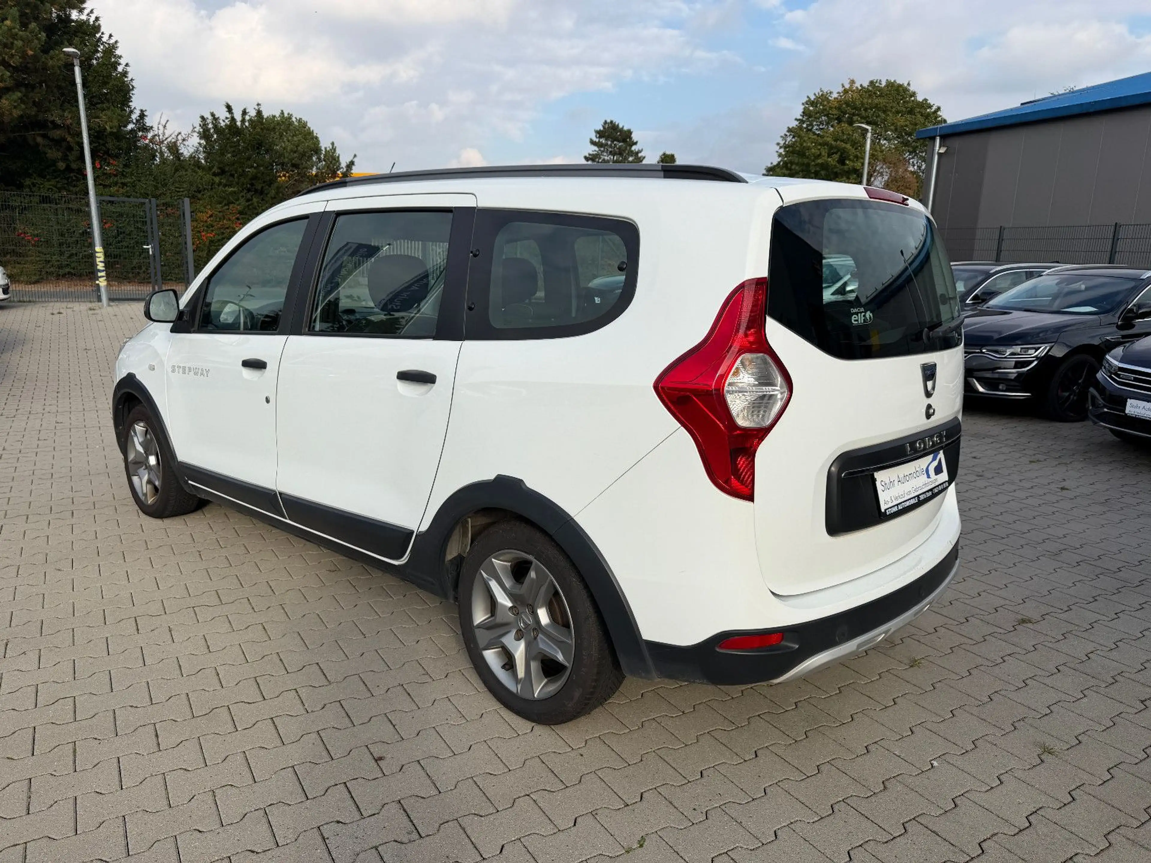 Dacia Lodgy Stepway1.3 Navi Kamera SHZ 7.Sitze PDC 1.H — photo 5