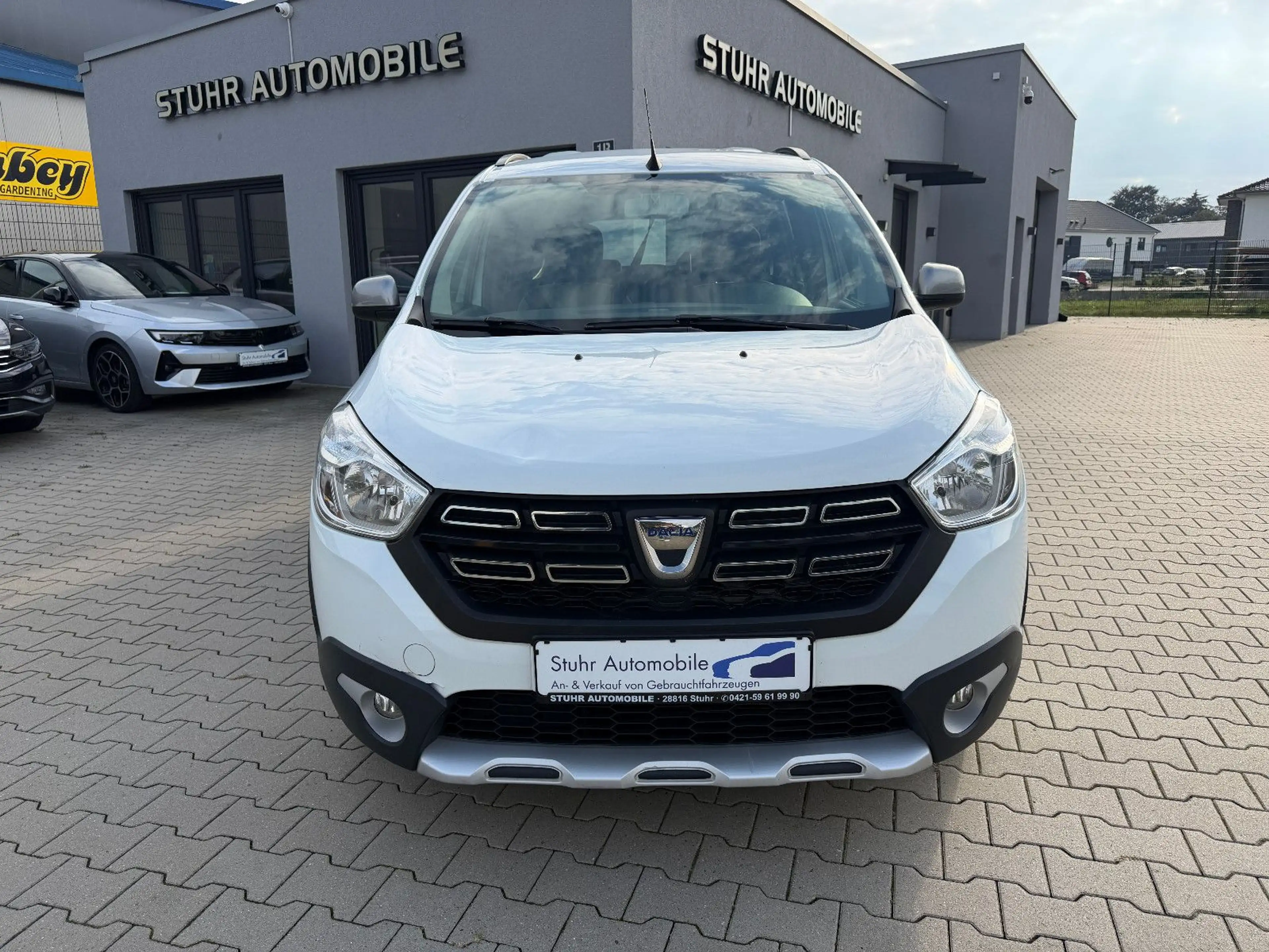 Dacia Lodgy Stepway1.3 Navi Kamera SHZ 7.Sitze PDC 1.H — photo 3