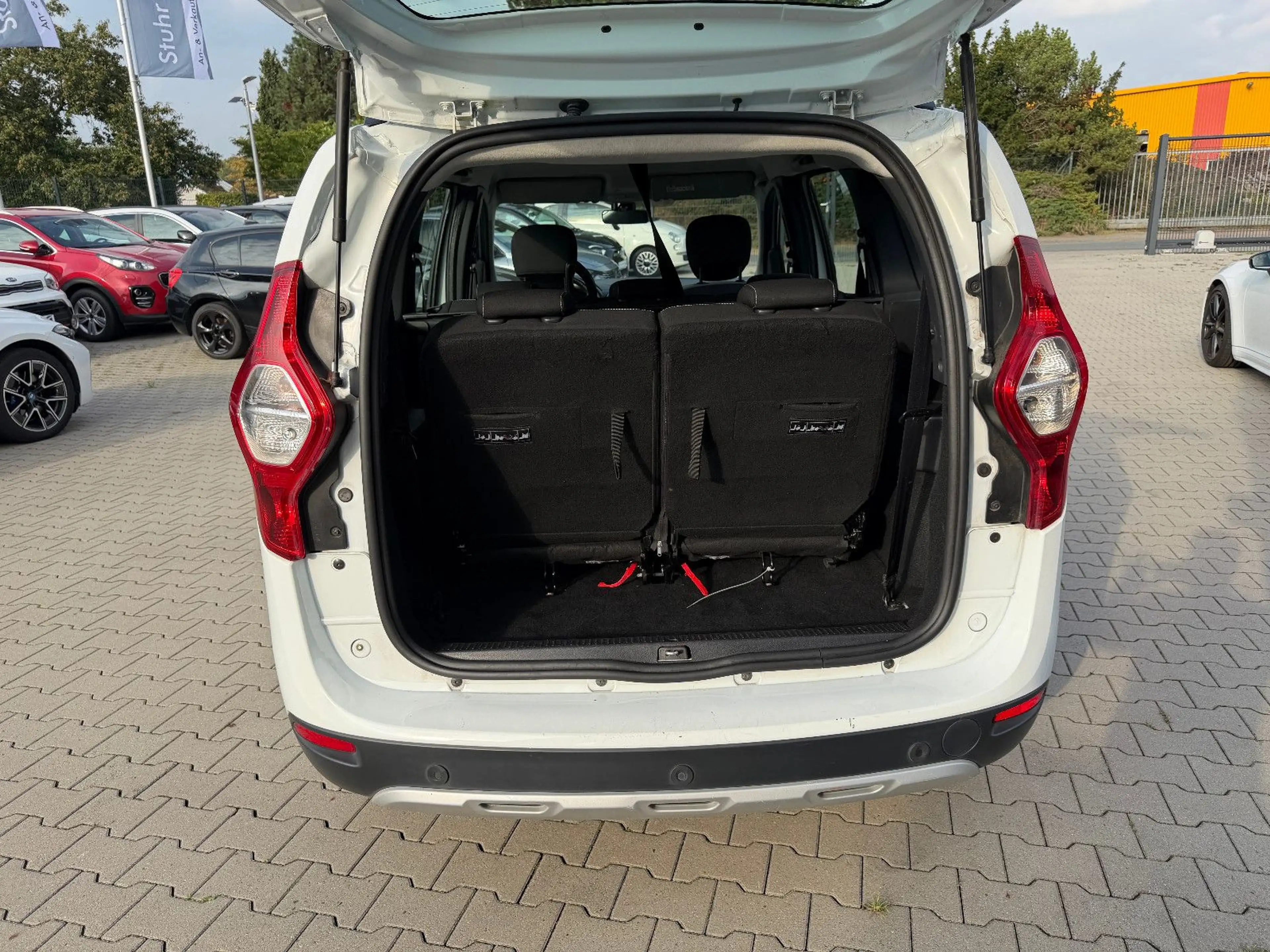 Dacia Lodgy Stepway1.3 Navi Kamera SHZ 7.Sitze PDC 1.H — photo 8