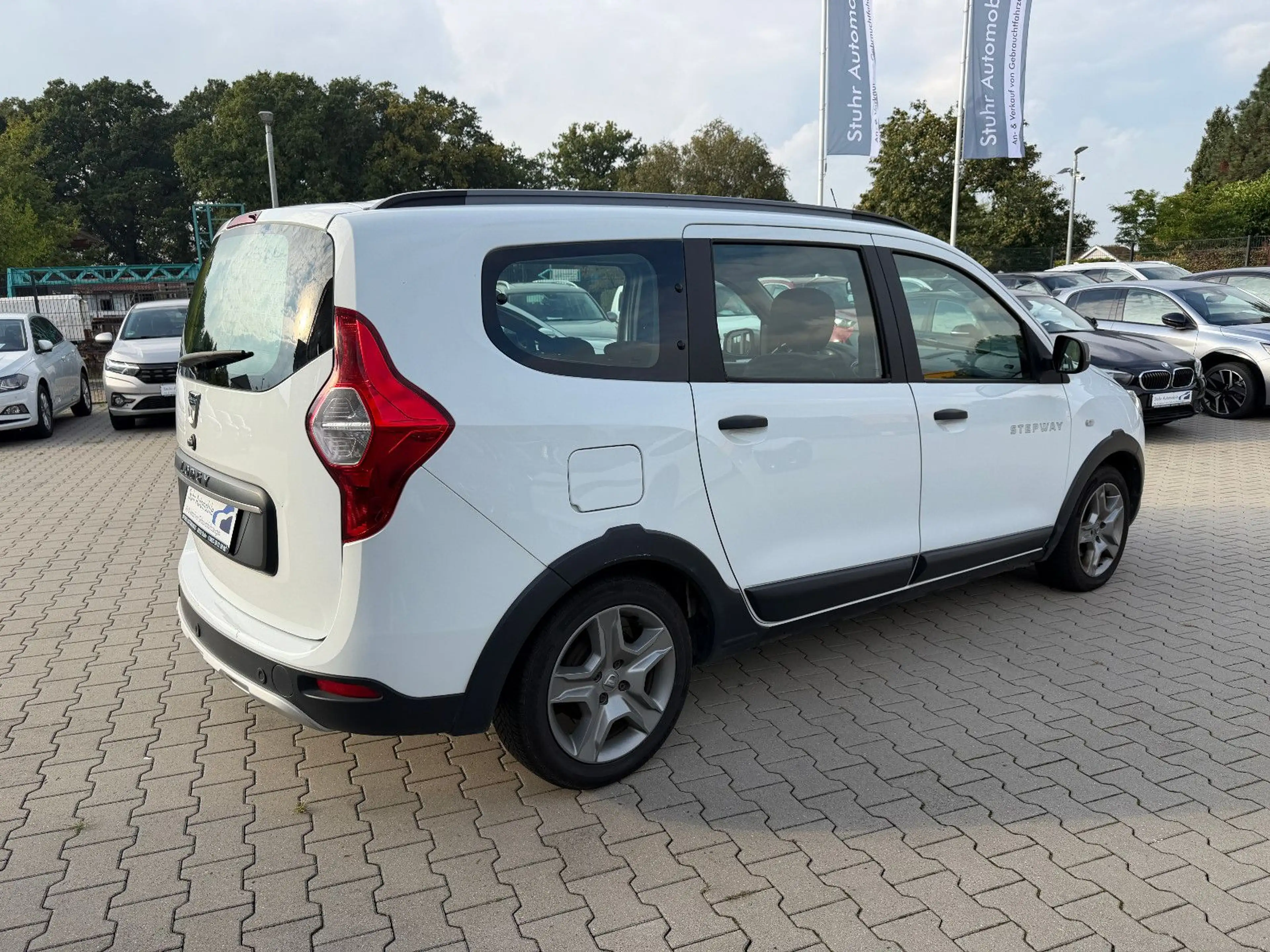 Dacia Lodgy Stepway1.3 Navi Kamera SHZ 7.Sitze PDC 1.H — photo 6