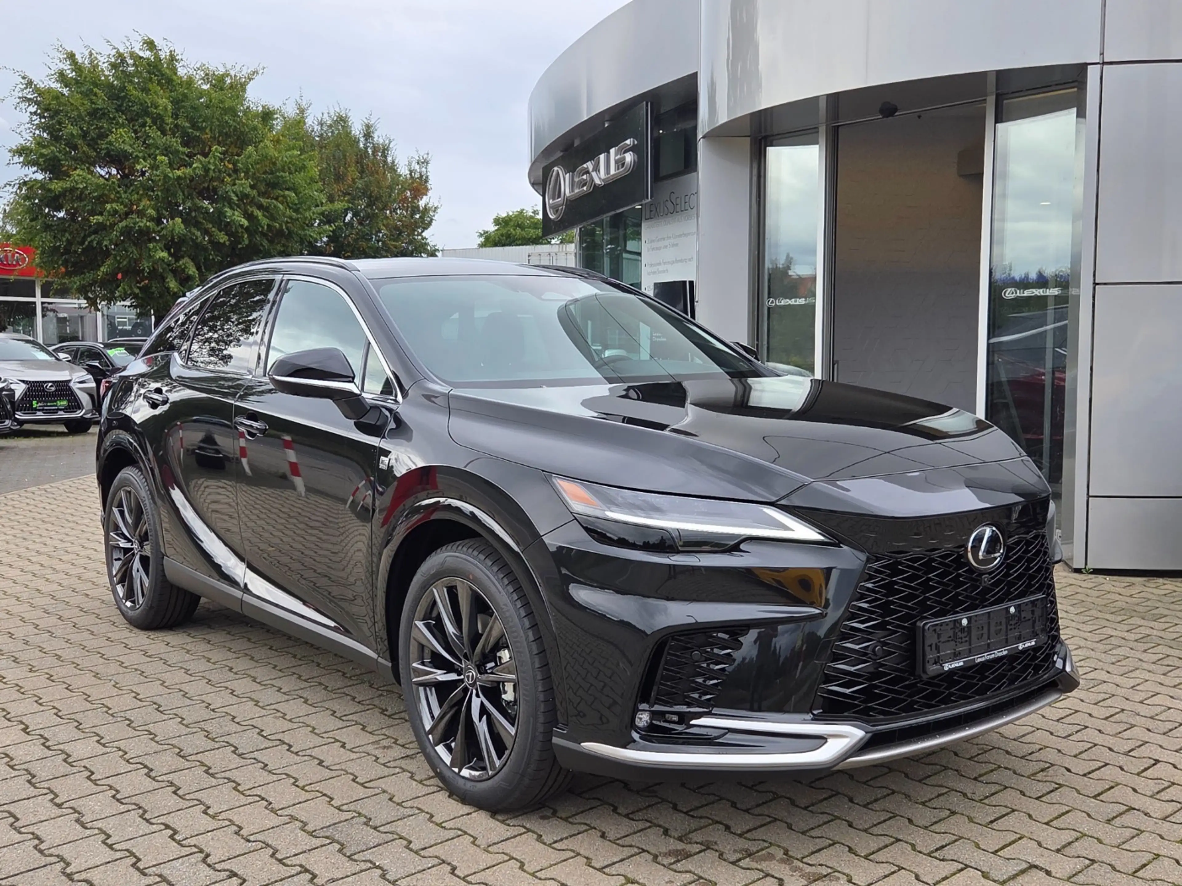Lexus RX 450h RX 450 h+ E-Four F Sport Panoramadach — photo 2