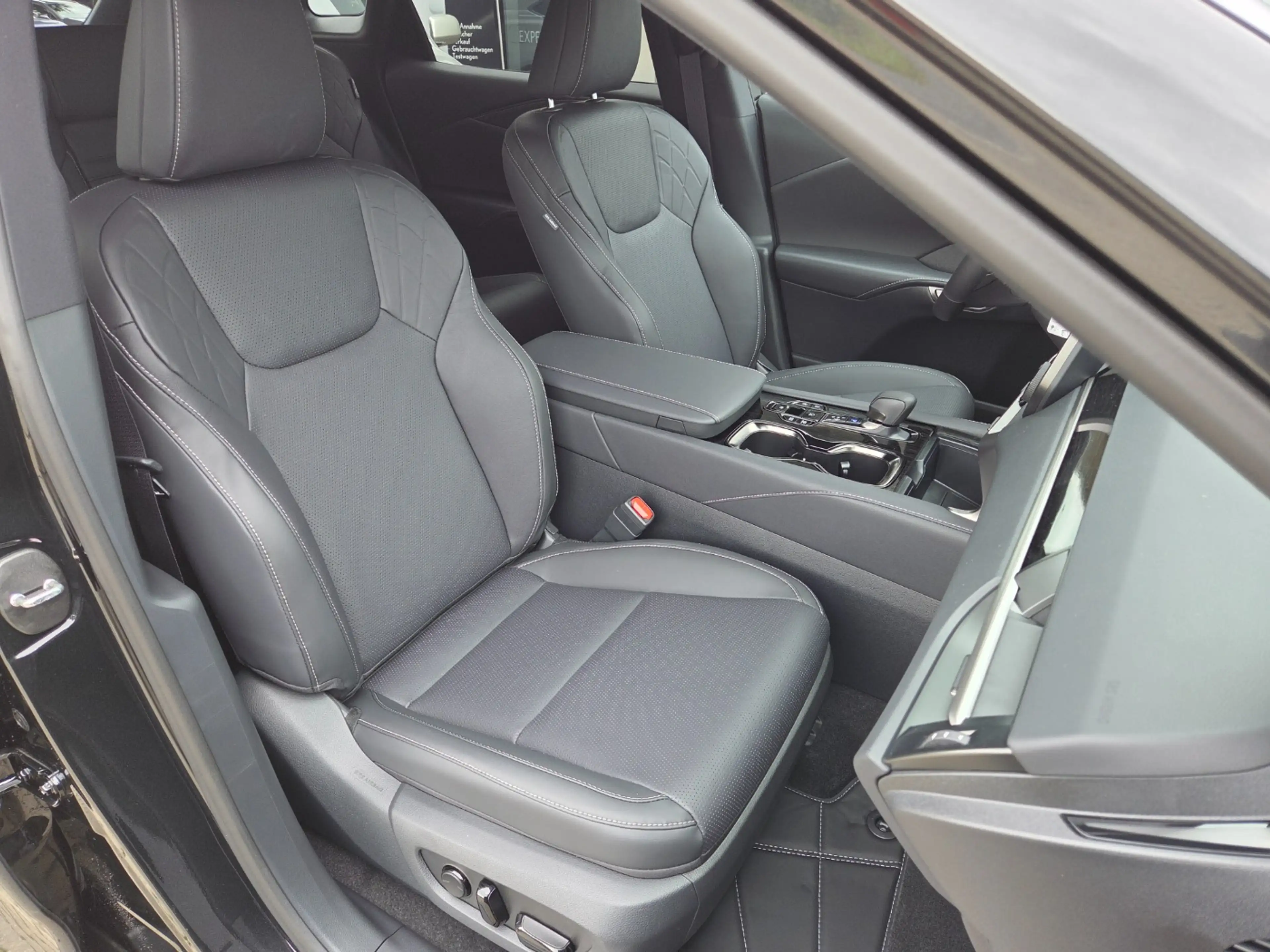 Lexus RX 450h RX 450 h+ E-Four F Sport Panoramadach — photo 12
