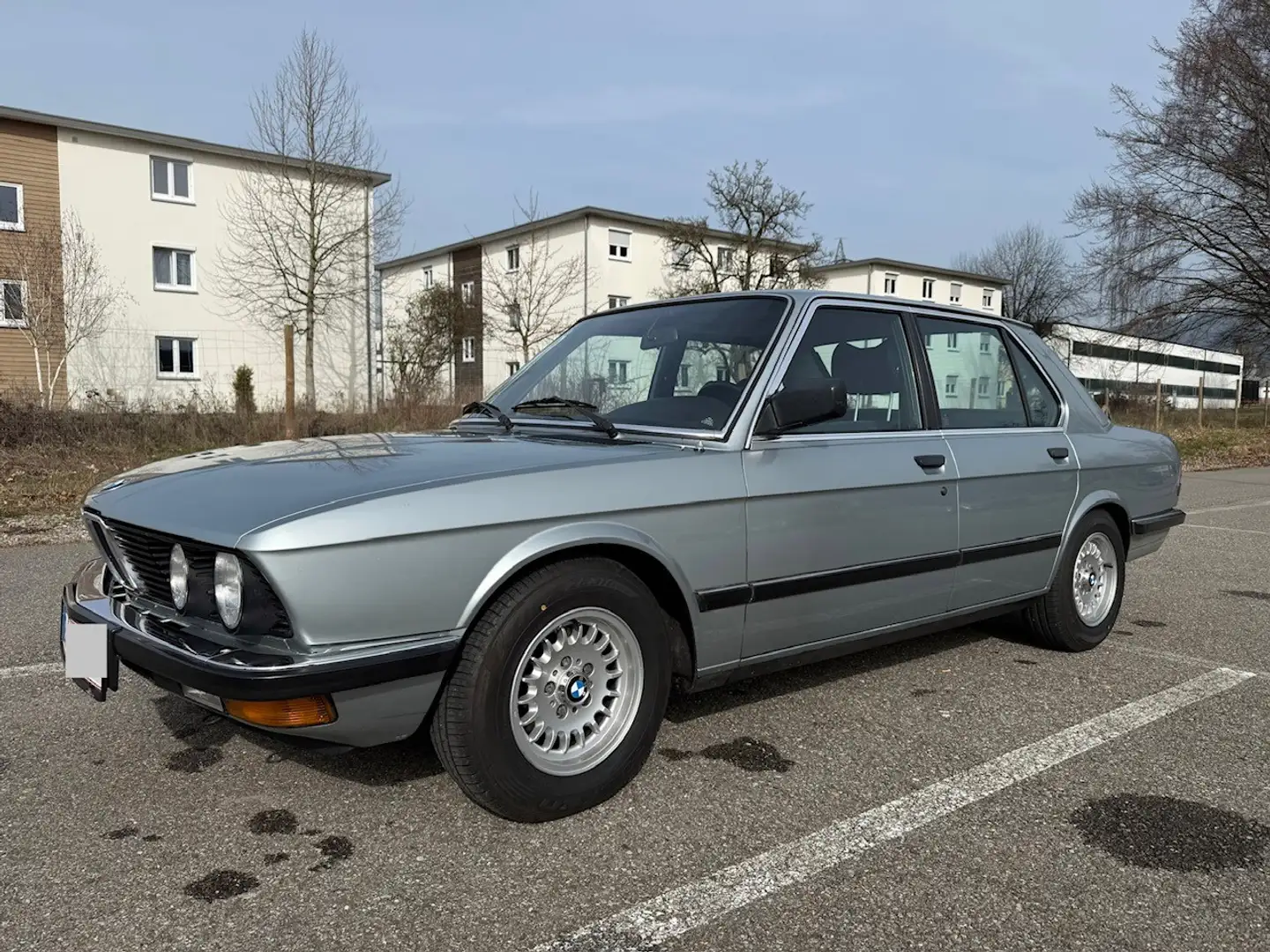 BMW 528 E28 528i Blau - 2