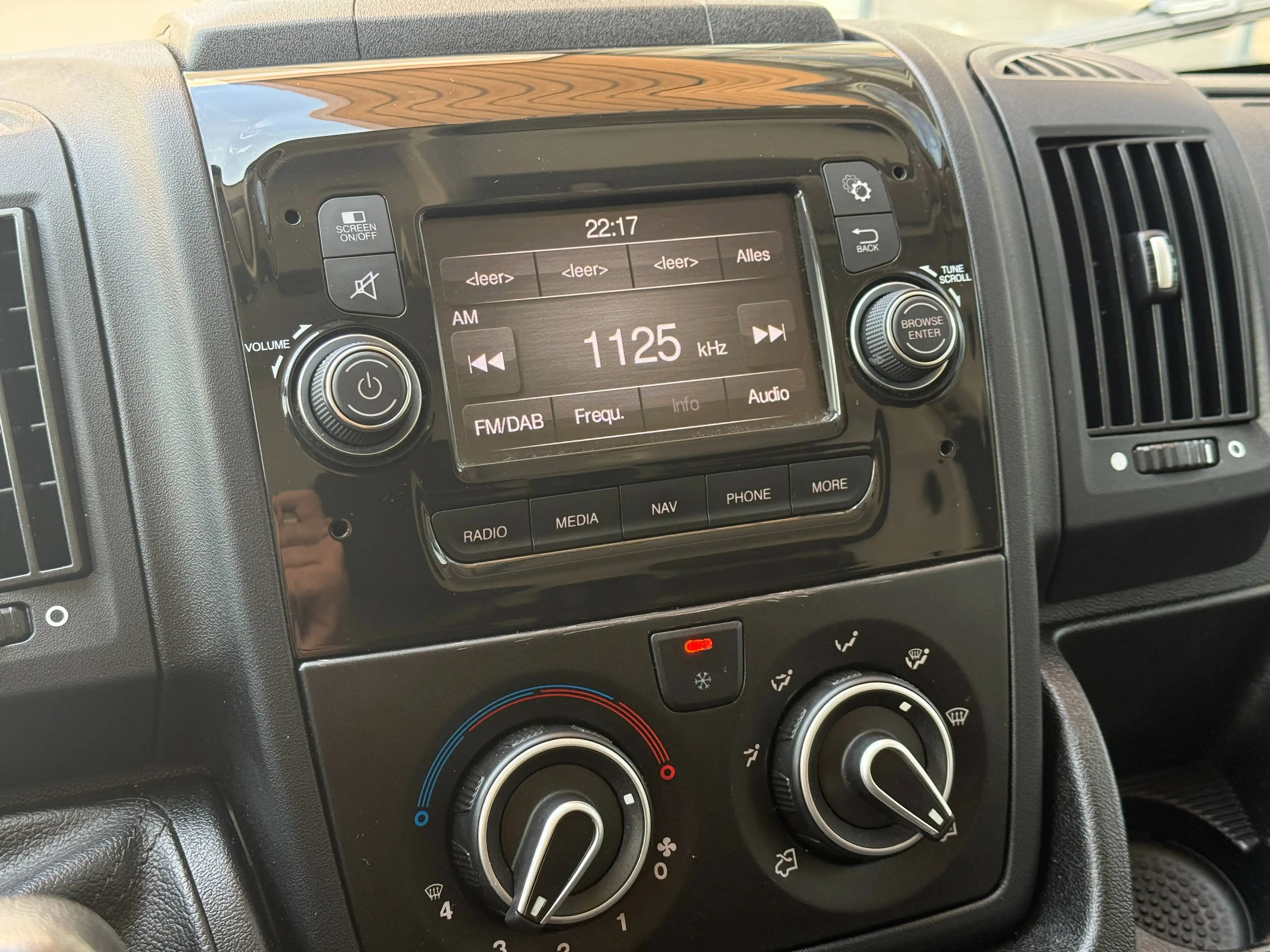 Citroen Jumper Jumper 30 BlueHDi 30 L2H2 NAVI/Tempomat/PDC — photo 7