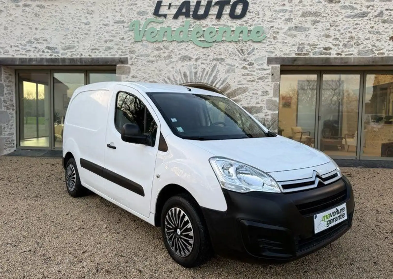 Citroen Berlingo CITROËN 1.6 BlueHDI 100ch ETG6 Club Blanc - 1