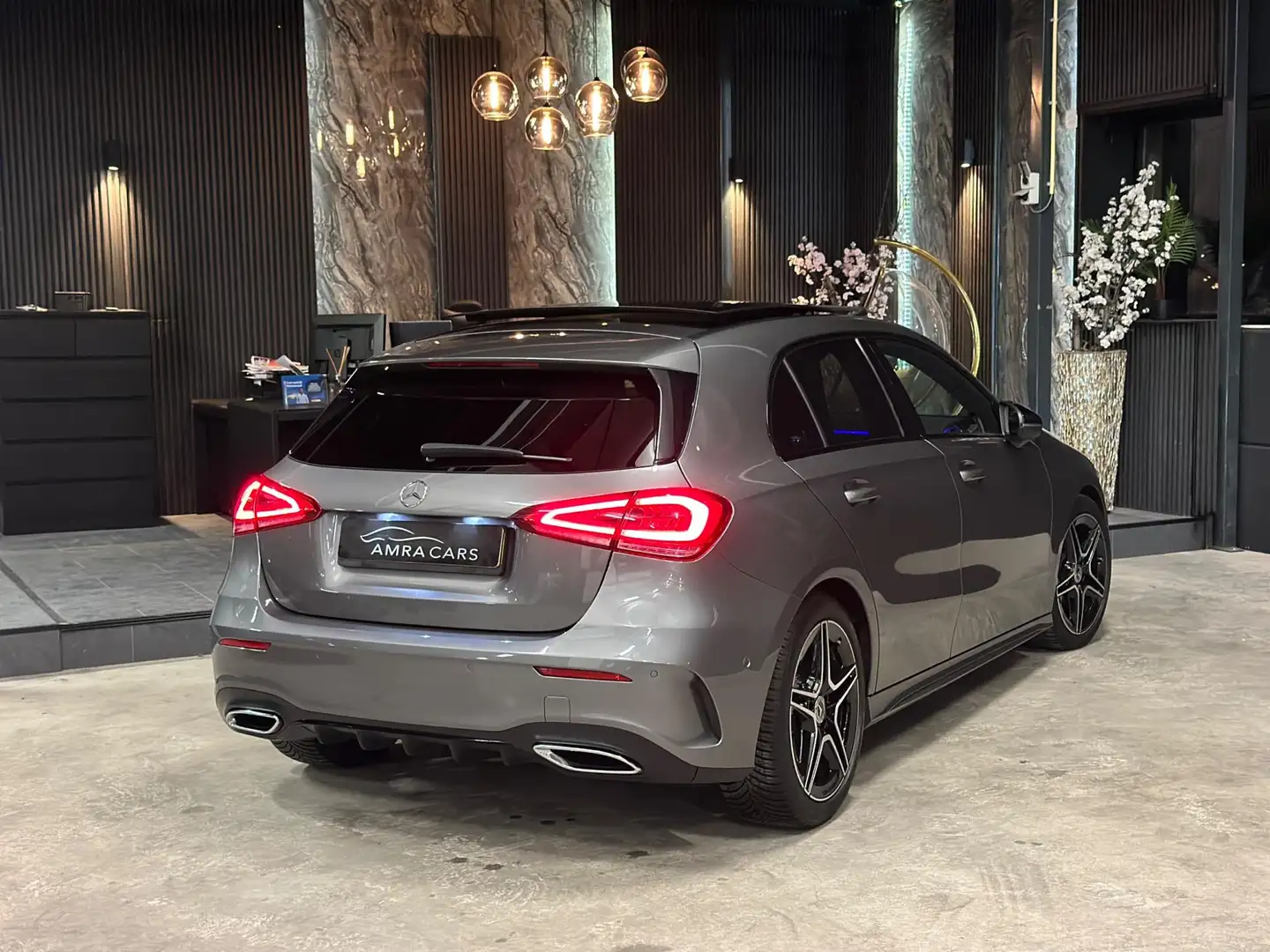 Mercedes-Benz A 200 AMG|PANO|SFEER|BOMVOL Grijs - 2