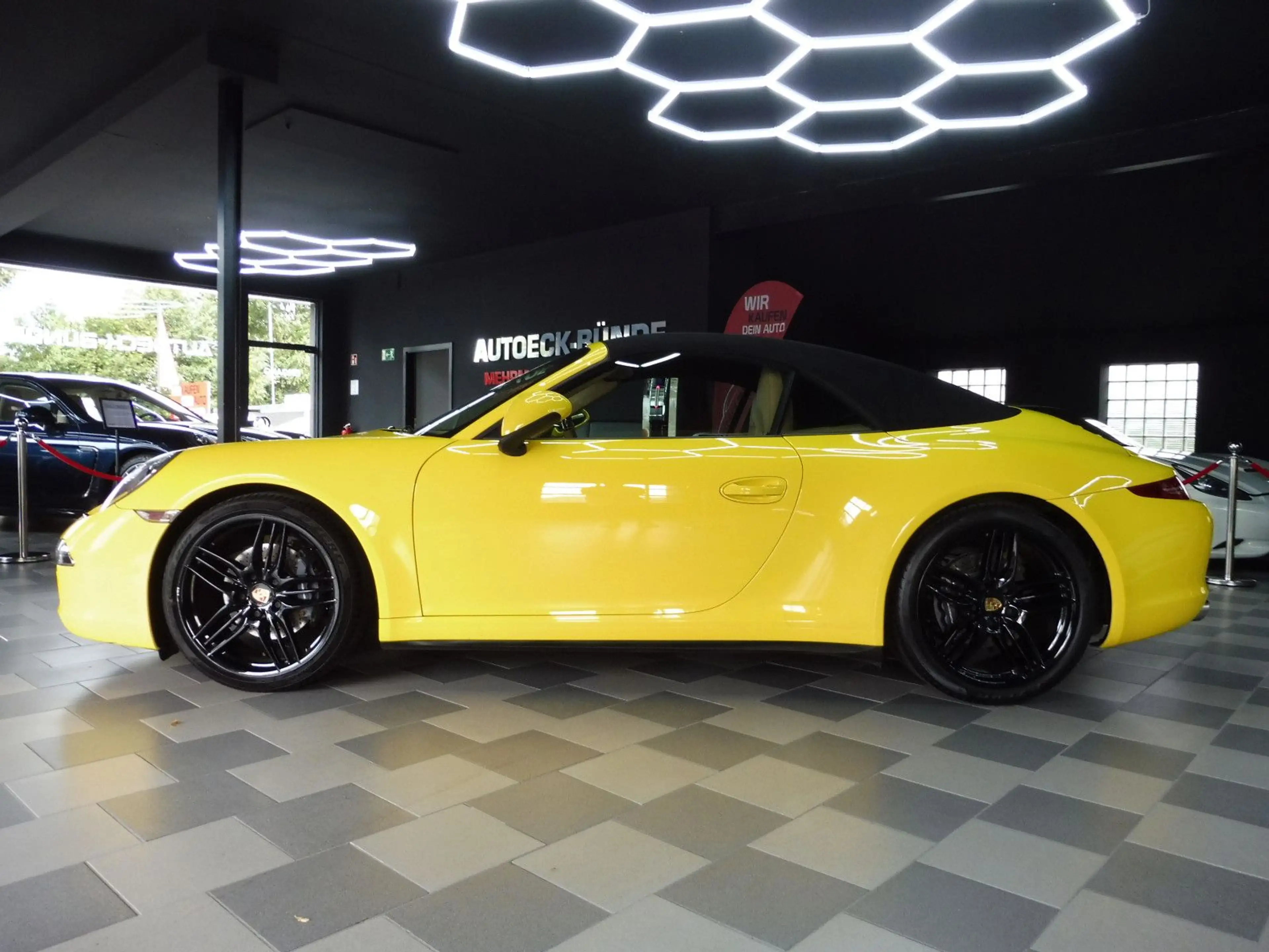 Porsche 991 911 Carrera 4 Cabriolet — photo 9