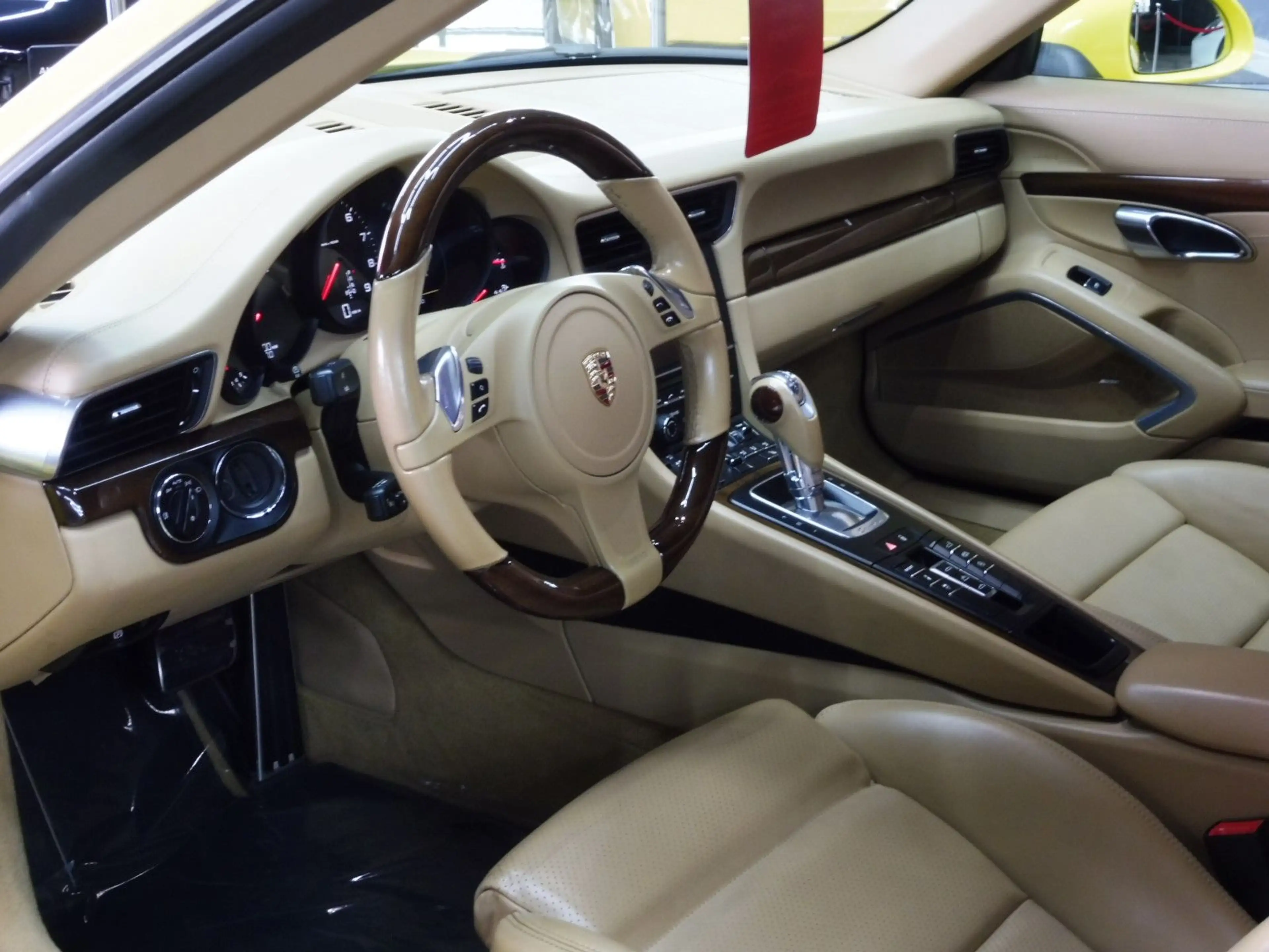 Porsche 991 911 Carrera 4 Cabriolet — photo 11