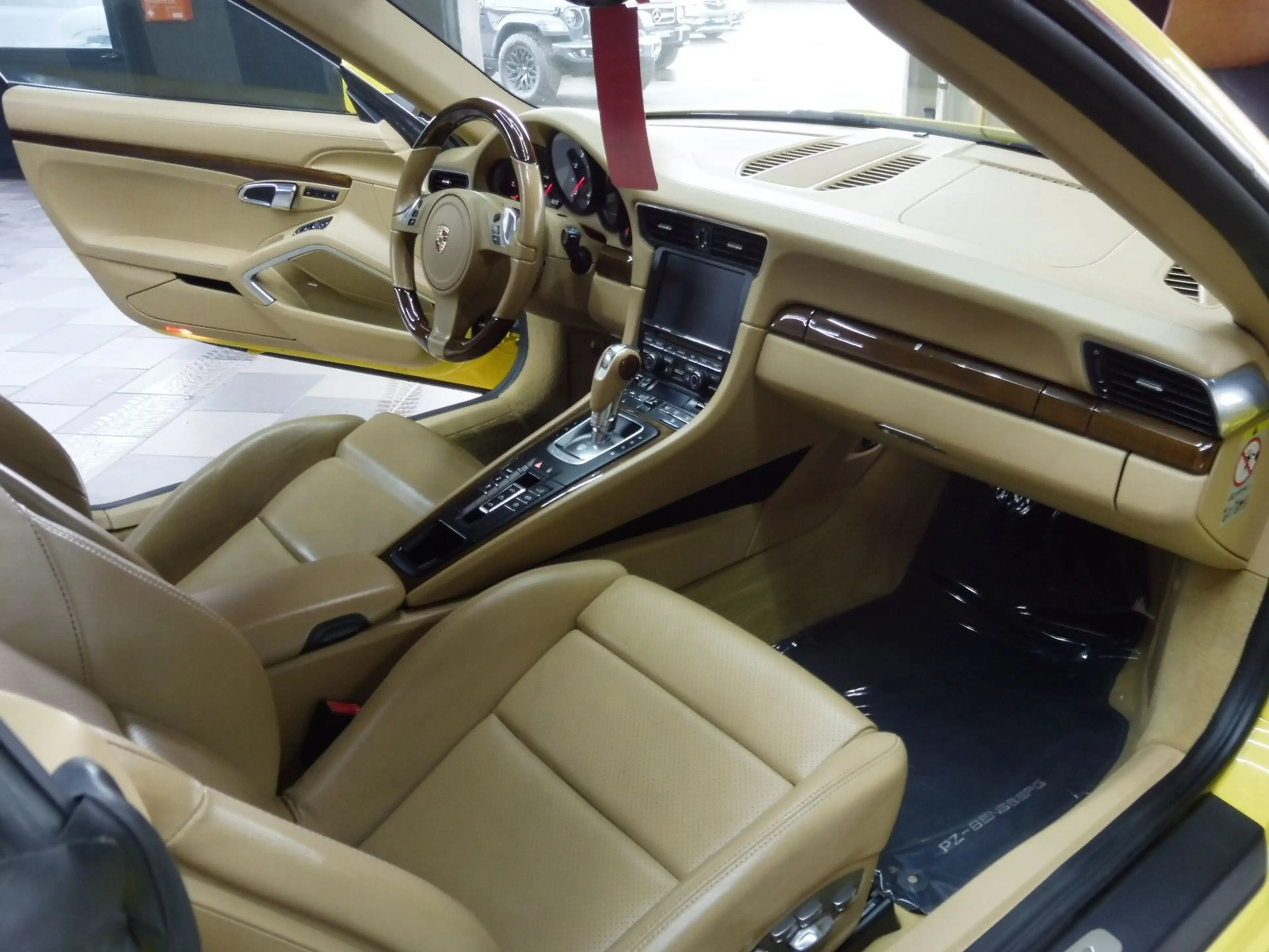 Porsche 991 911 Carrera 4 Cabriolet — photo 13