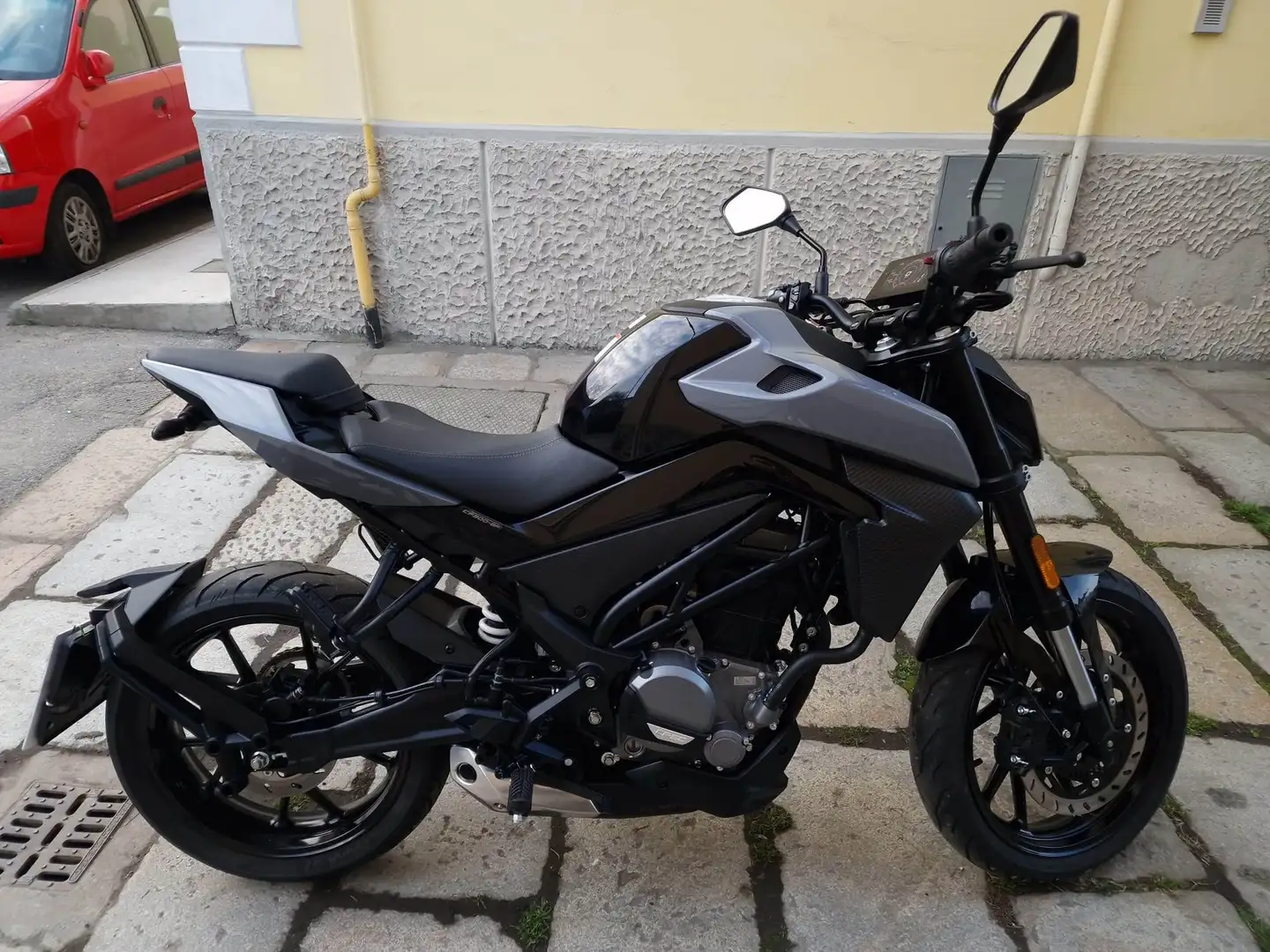 CF Moto 300NK Grijs - 1