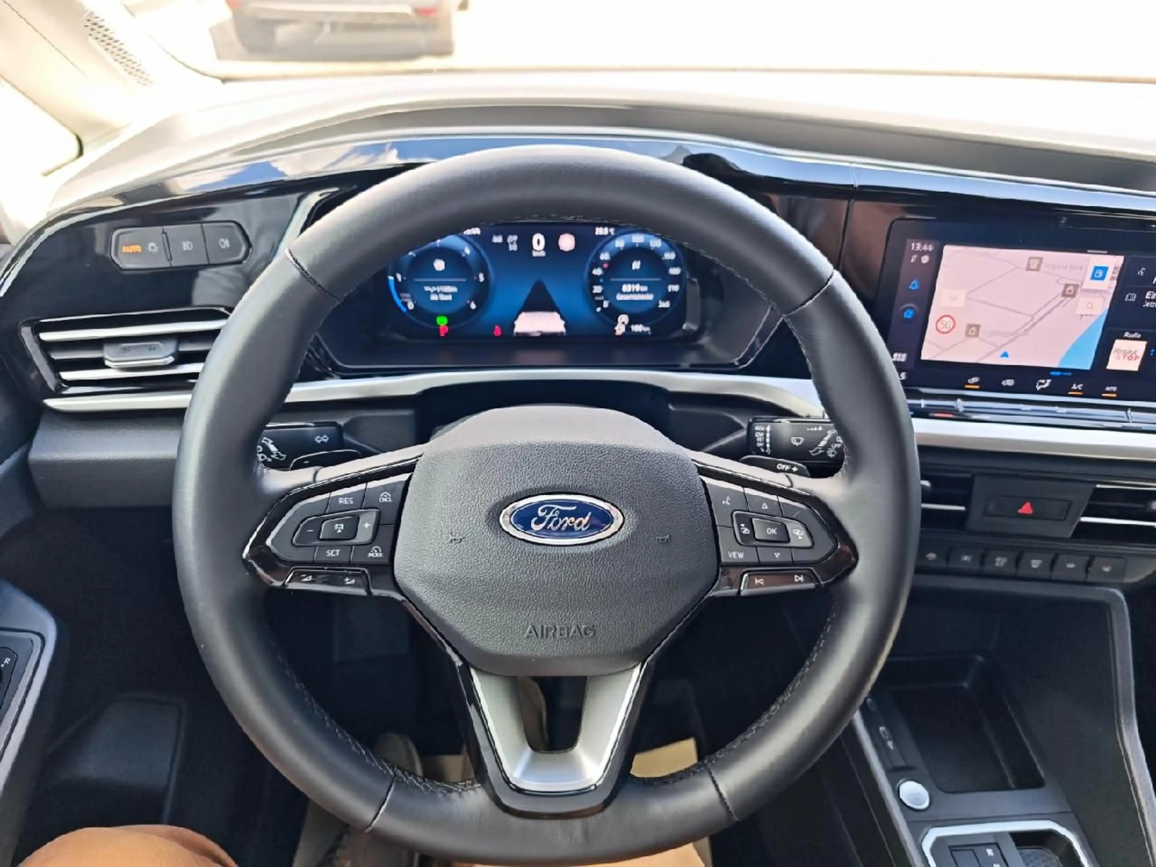 Ford Grand Tourneo Connect Titanium L2 — photo 12