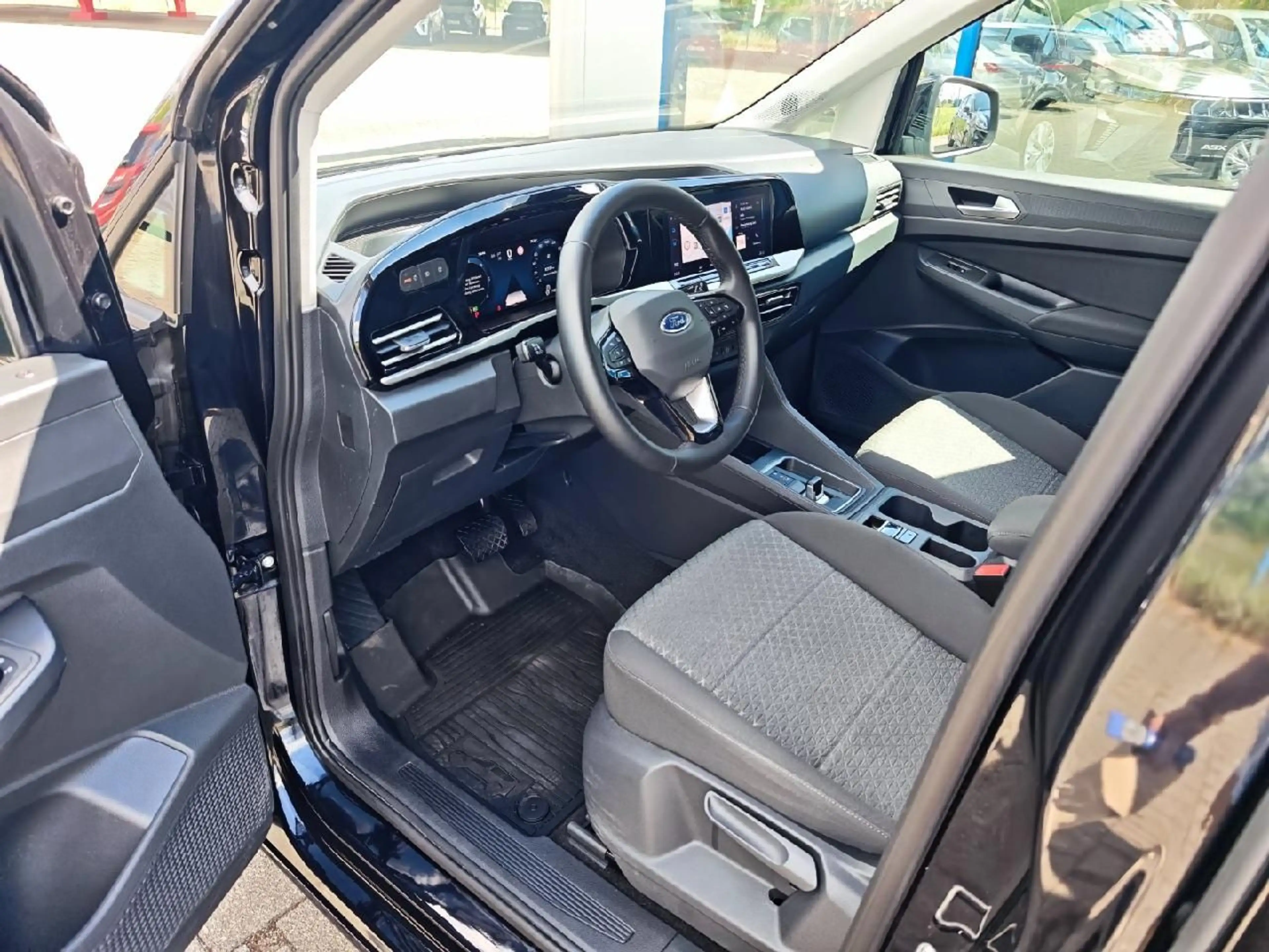 Ford Grand Tourneo Connect Titanium L2 — photo 5