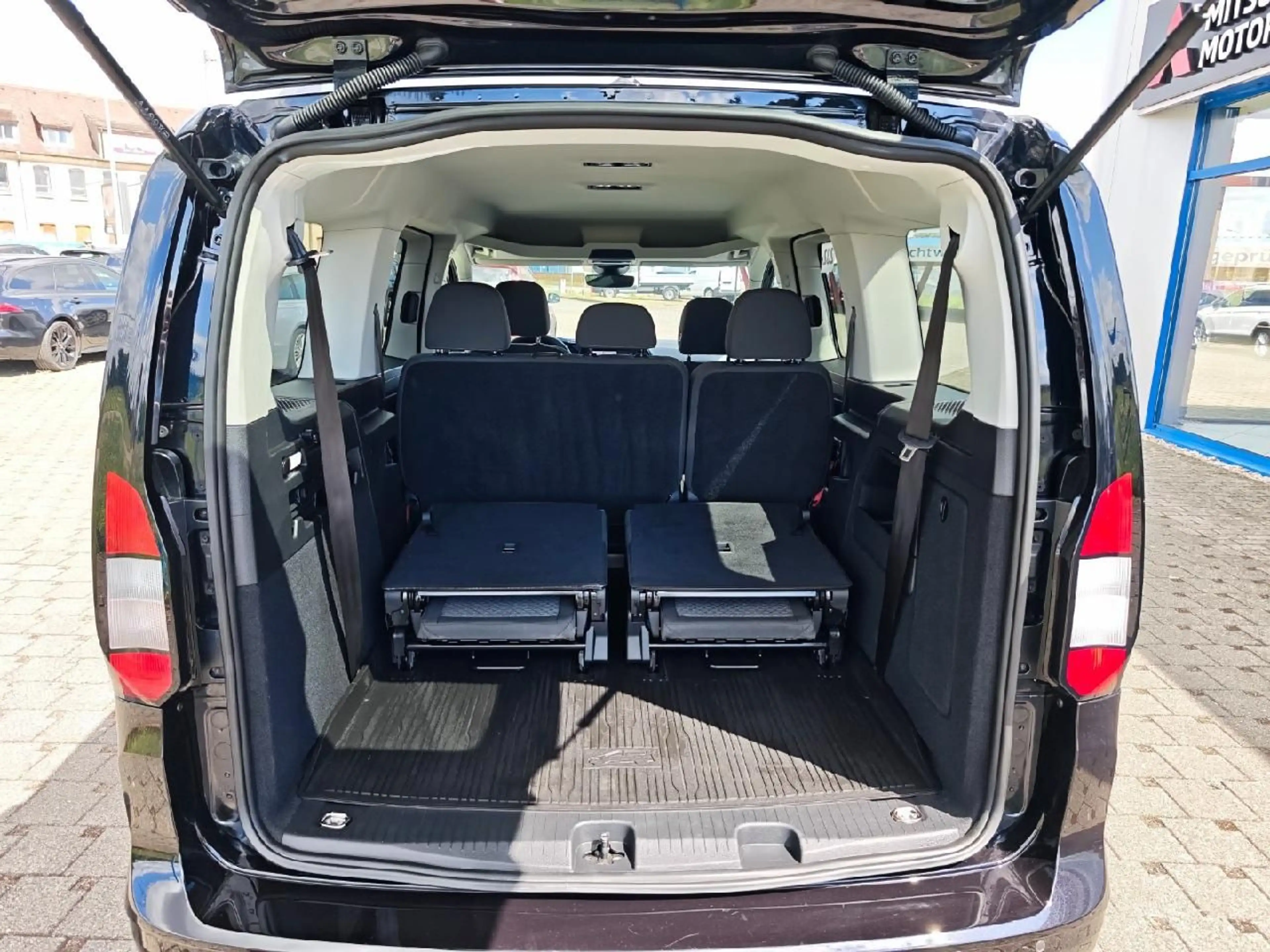 Ford Grand Tourneo Connect Titanium L2 — photo 10