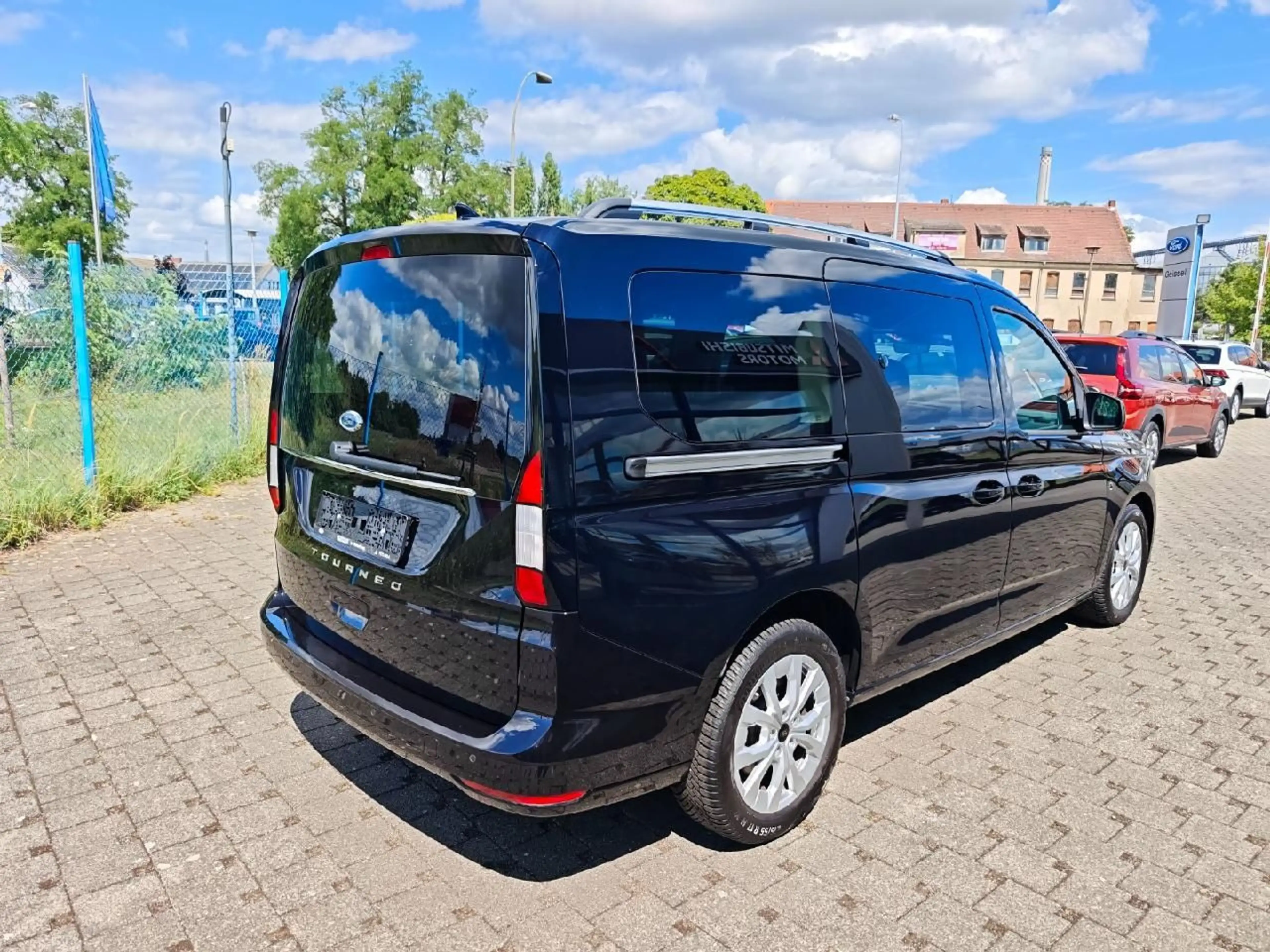 Ford Grand Tourneo Connect Titanium L2 — photo 3