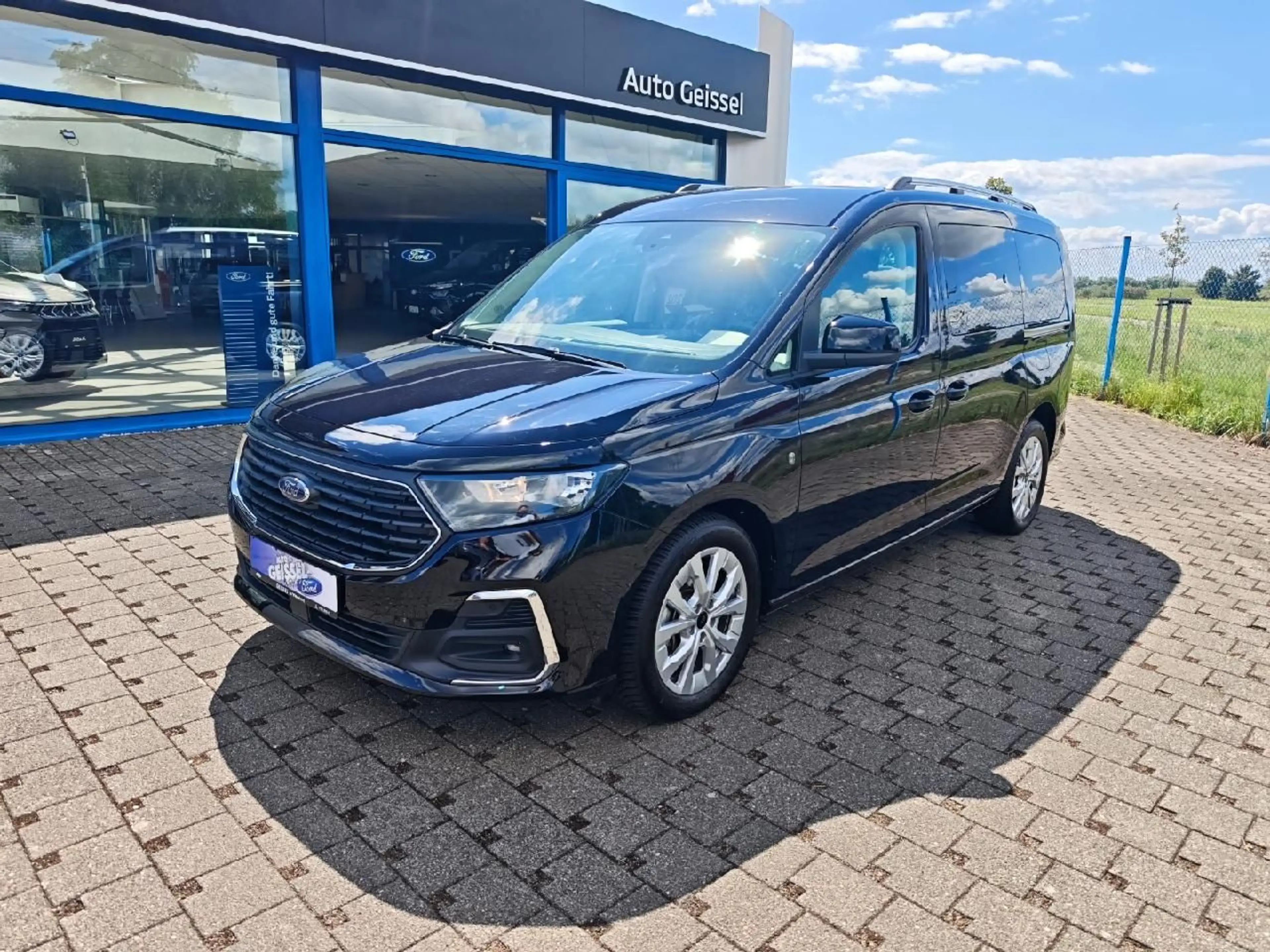 Ford Grand Tourneo Connect Titanium L2 — photo 6