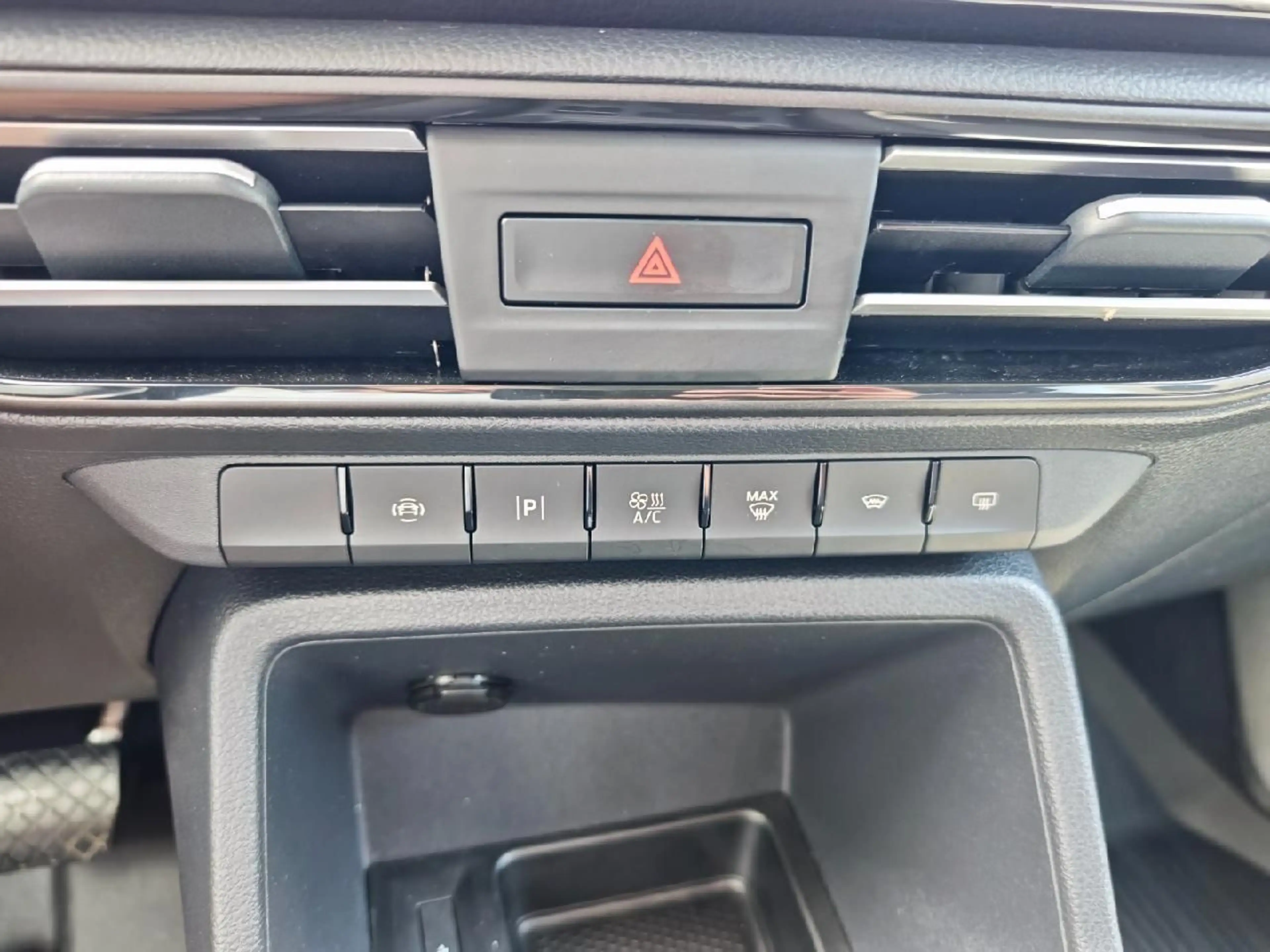 Ford Grand Tourneo Connect Titanium L2 — photo 15