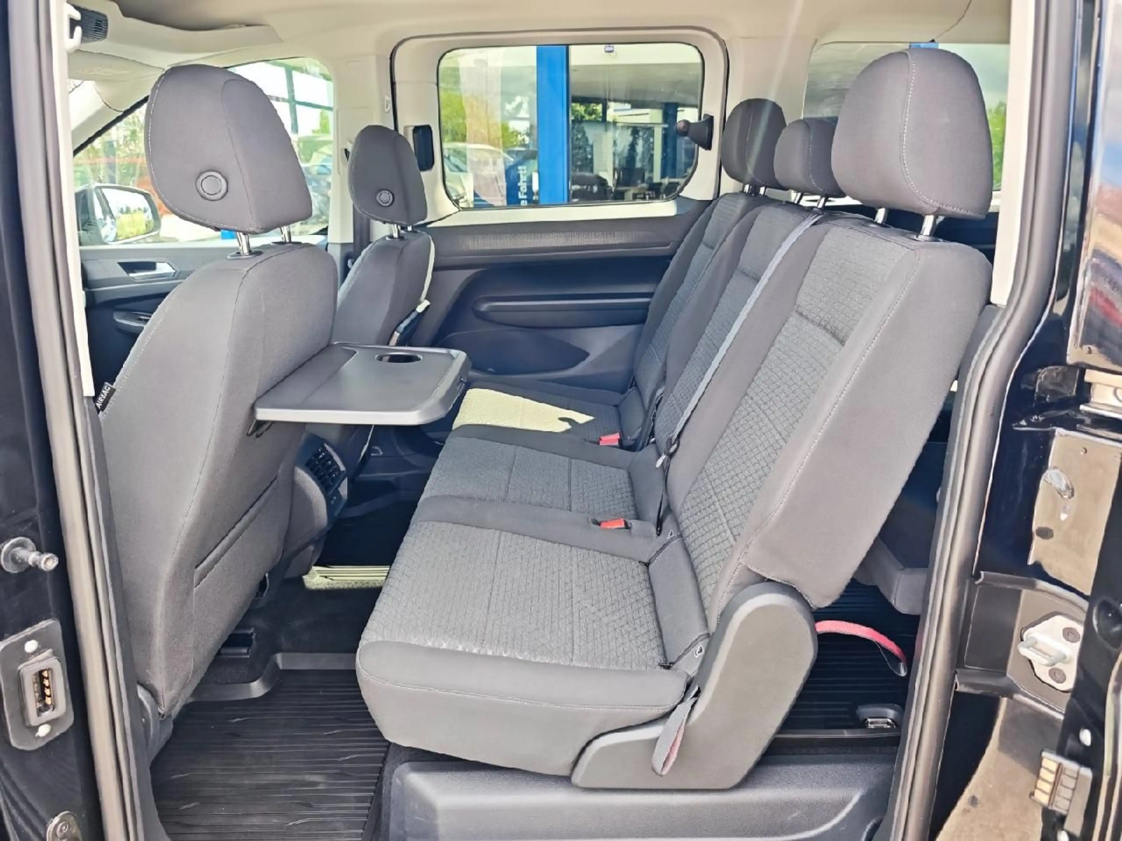 Ford Grand Tourneo Connect Titanium L2 — photo 8