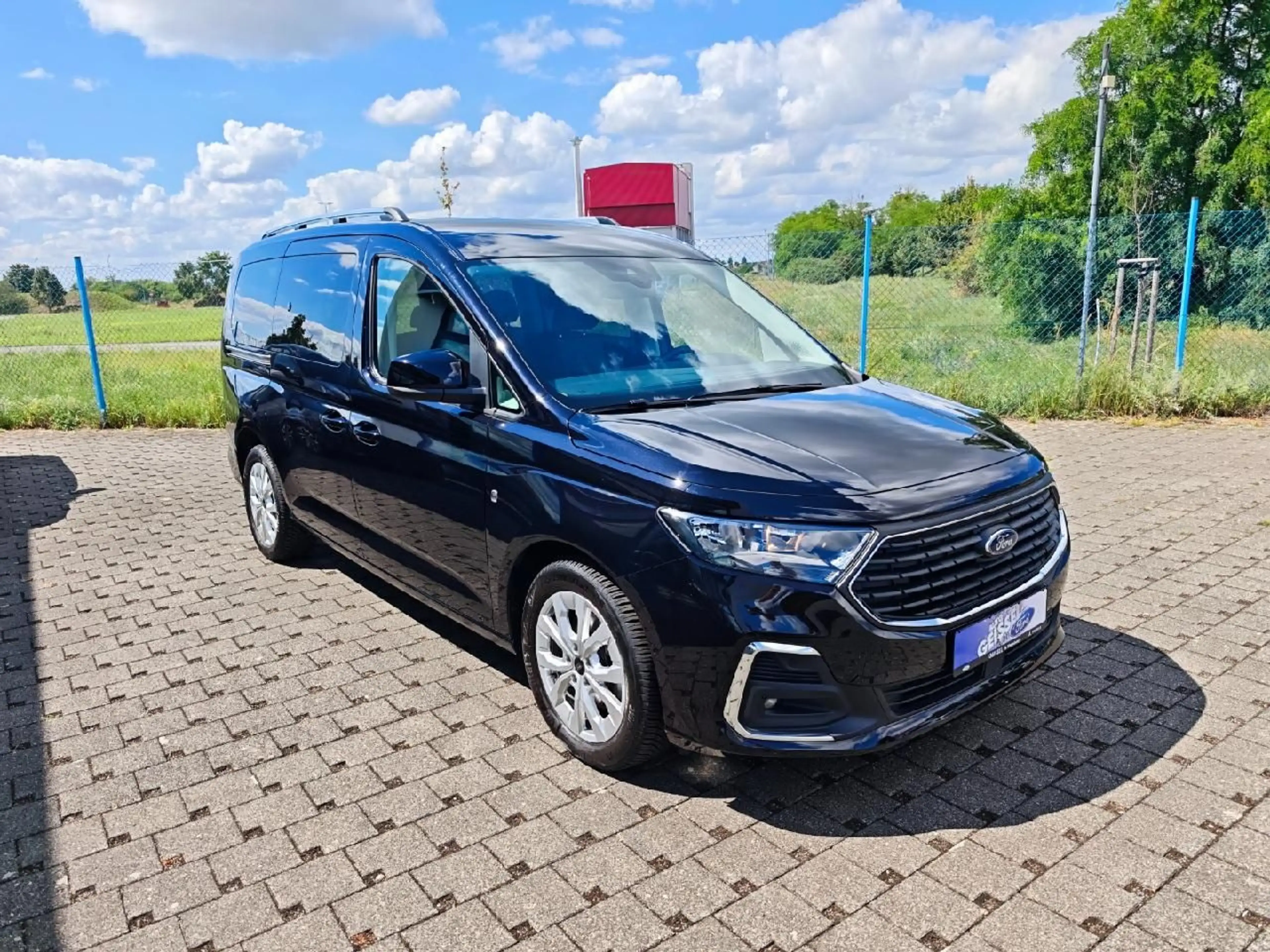 Ford Grand Tourneo Connect Titanium L2 — photo 2