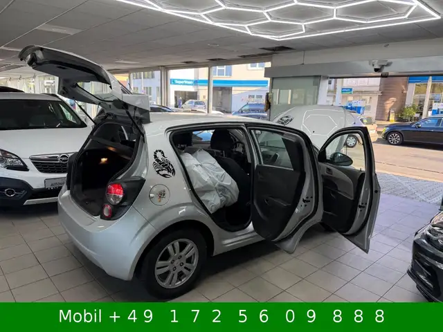 Chevrolet Aveo view 6