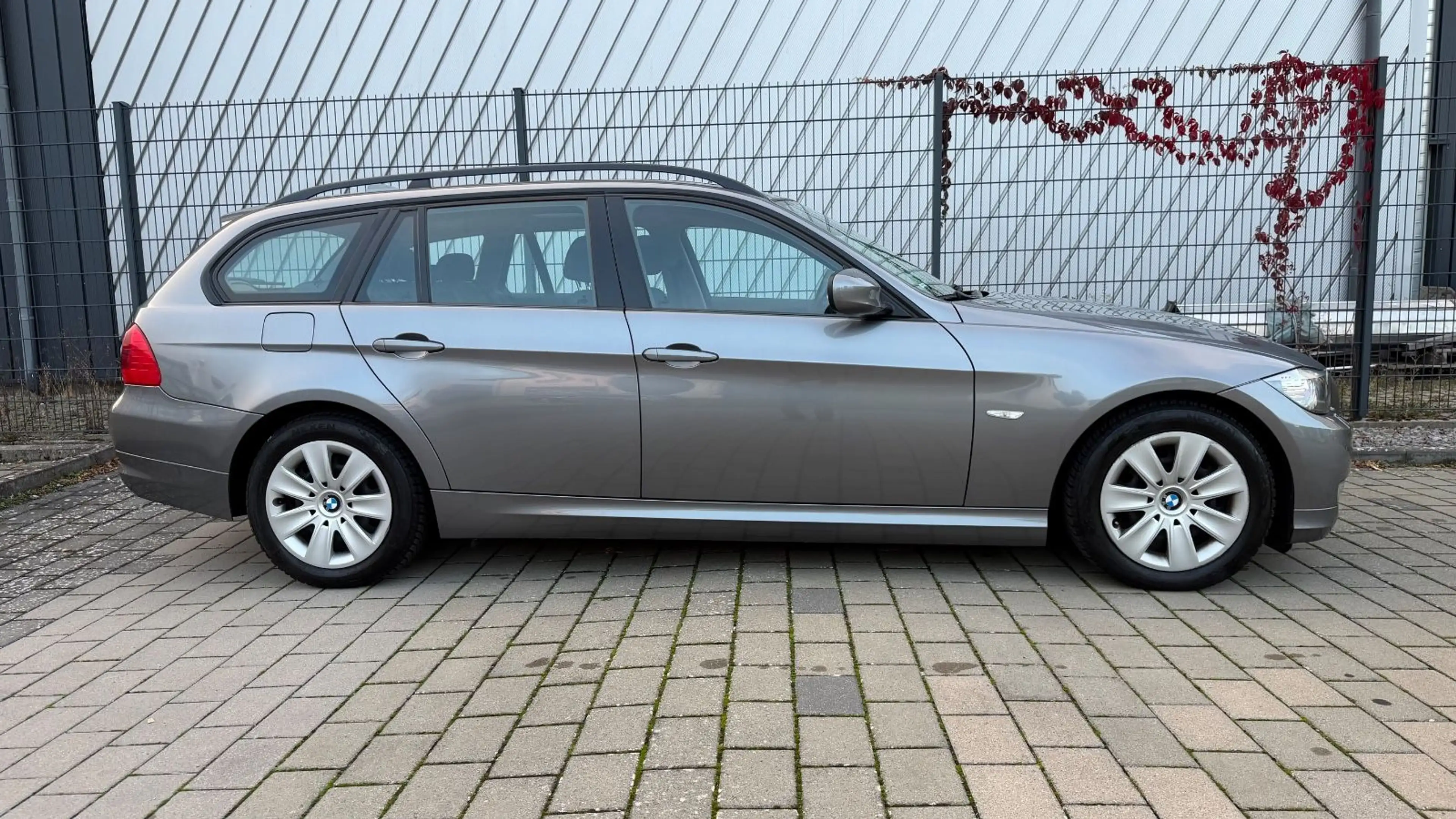 BMW 318 i AUTOMATIK TÜV,93.000KM,NAVI,PANO,KLIMA,PDC — photo 7