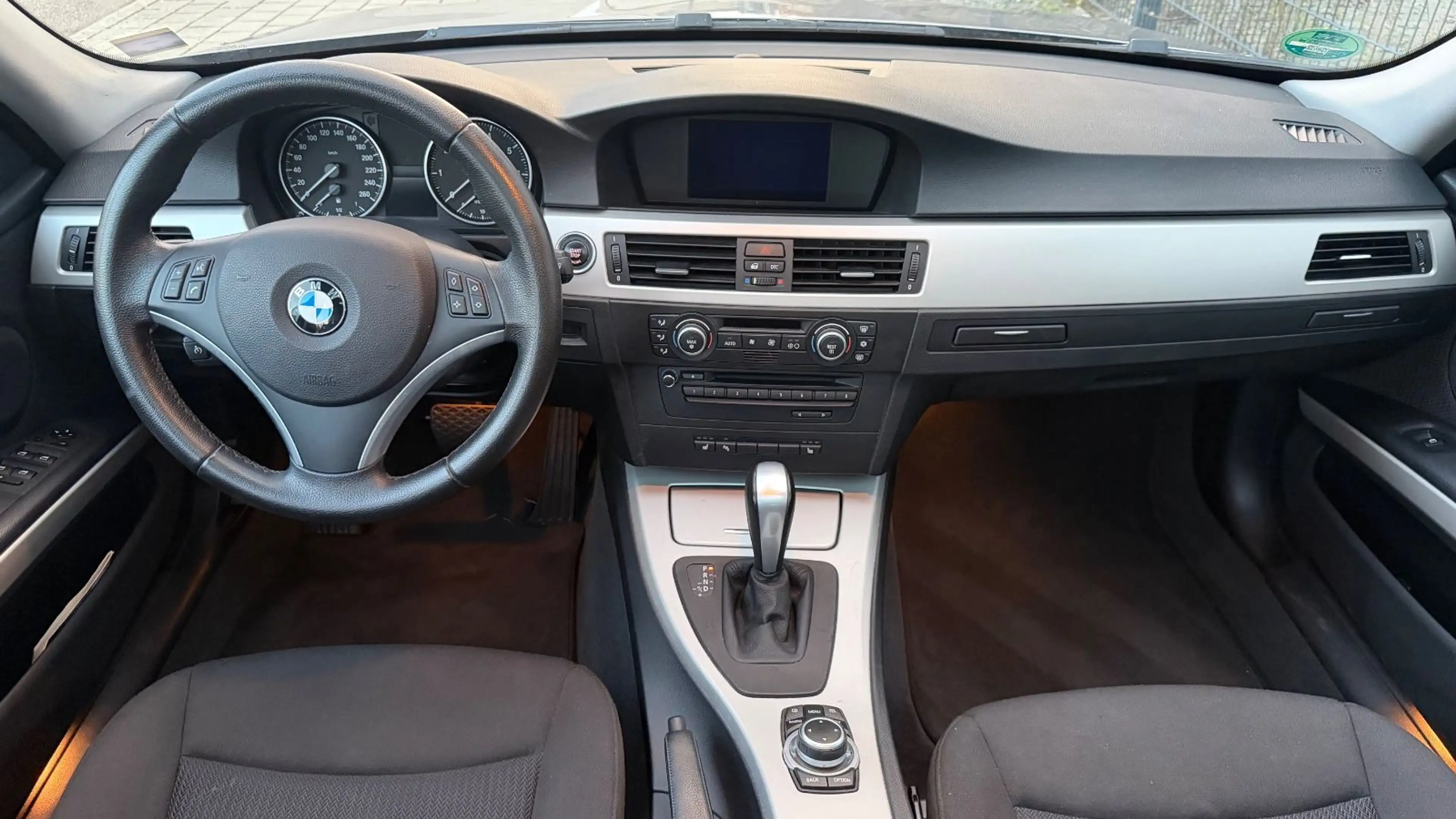 BMW 318 i AUTOMATIK TÜV,93.000KM,NAVI,PANO,KLIMA,PDC — photo 11