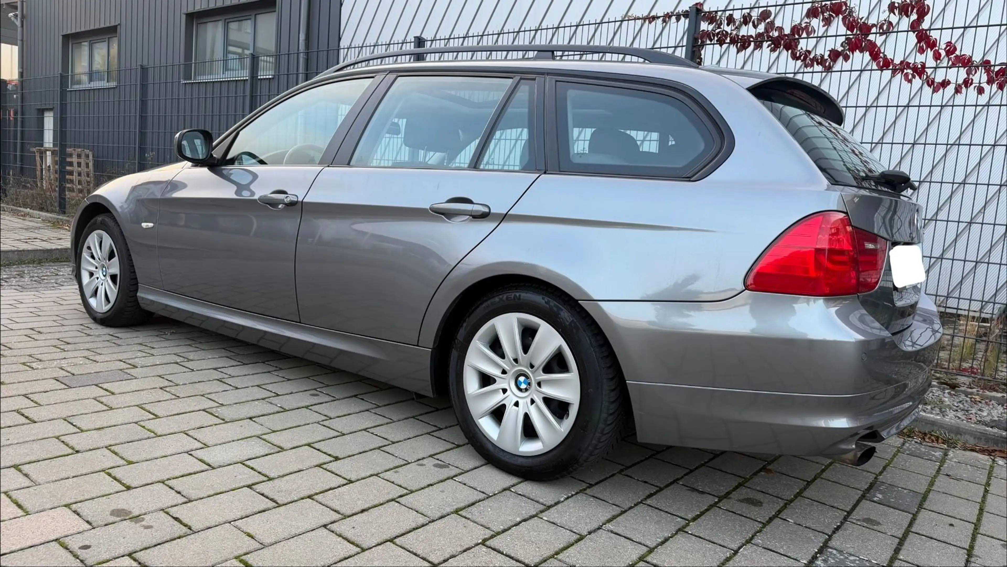 BMW 318 i AUTOMATIK TÜV,93.000KM,NAVI,PANO,KLIMA,PDC — photo 3