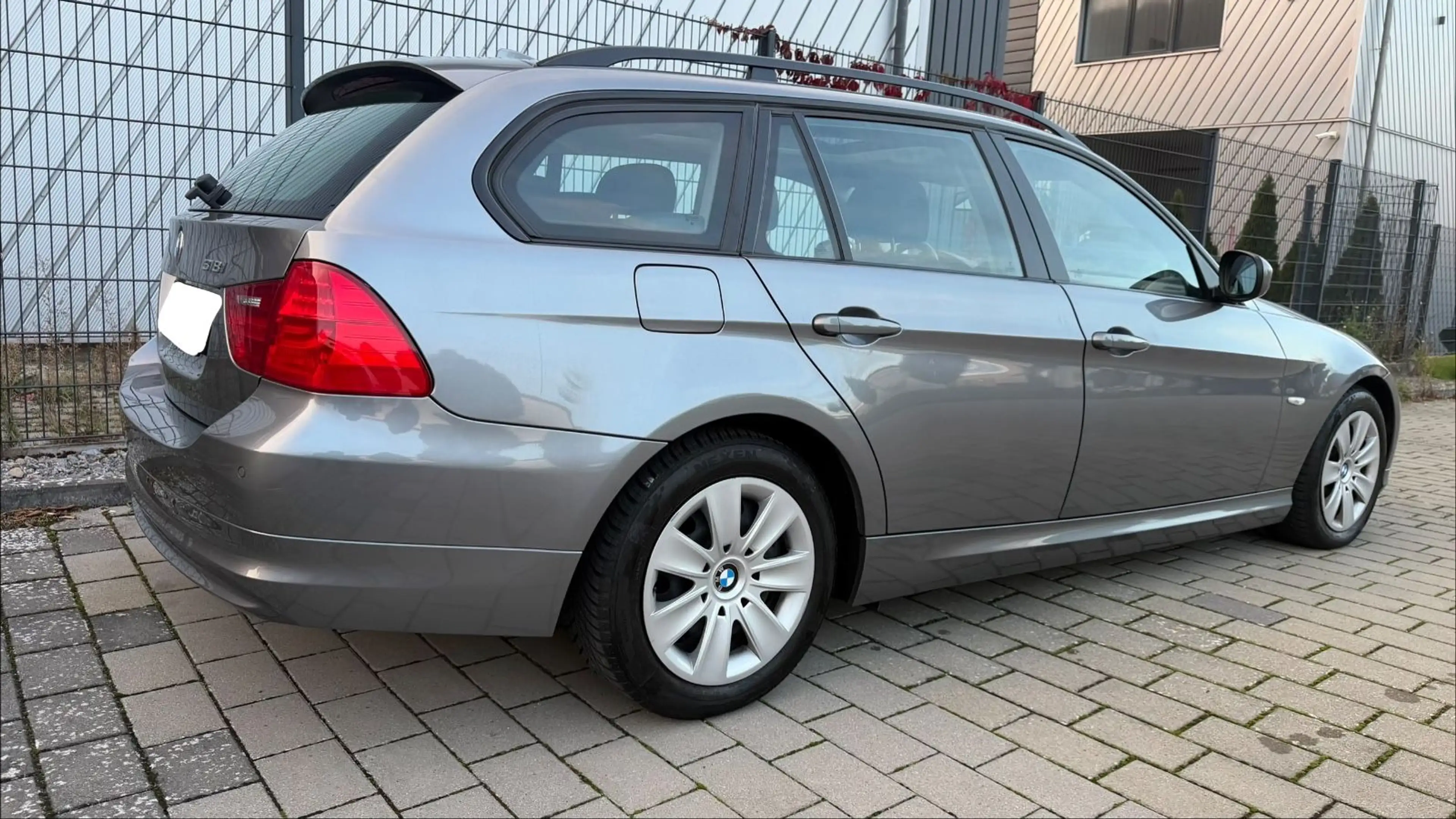 BMW 318 i AUTOMATIK TÜV,93.000KM,NAVI,PANO,KLIMA,PDC — photo 4
