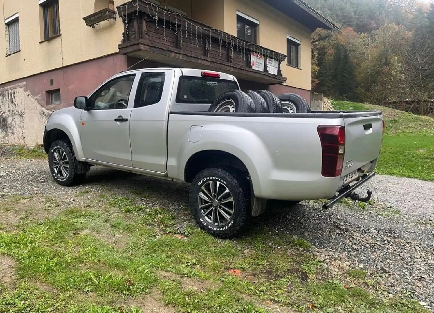Isuzu D-Max 1.9 Silber - 2