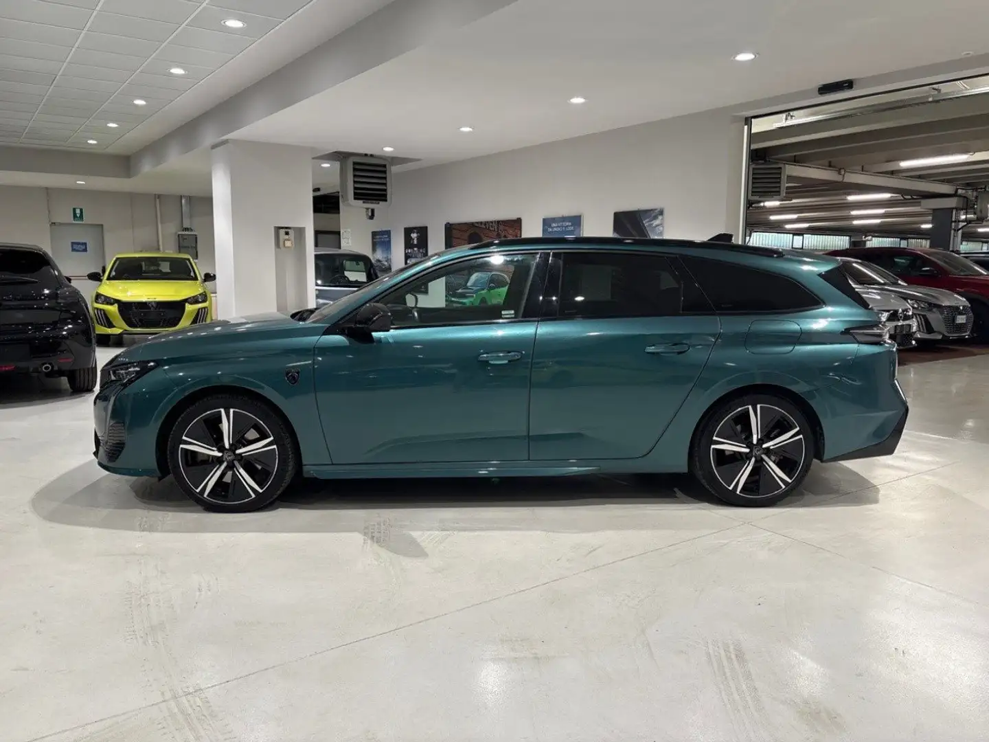 Peugeot 308 SW SW GT Hybrid 180 e-EAT8 S&S Blu/Azzurro - 2