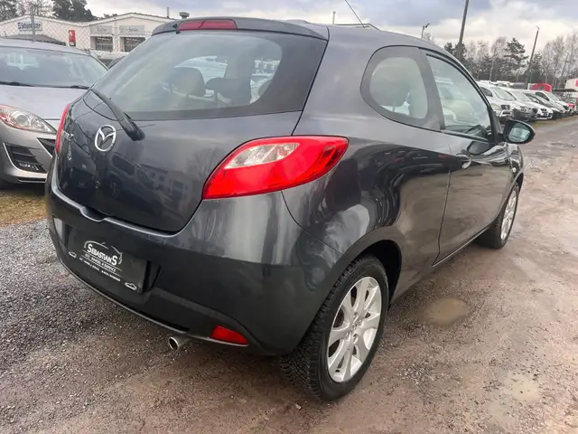 Mazda Mazda2 view 4