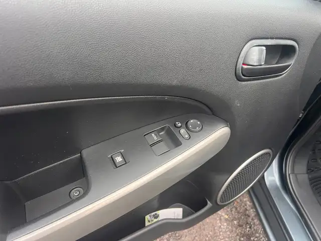 Mazda Mazda2 view 13