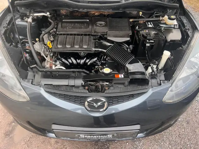 Mazda Mazda2 view 7