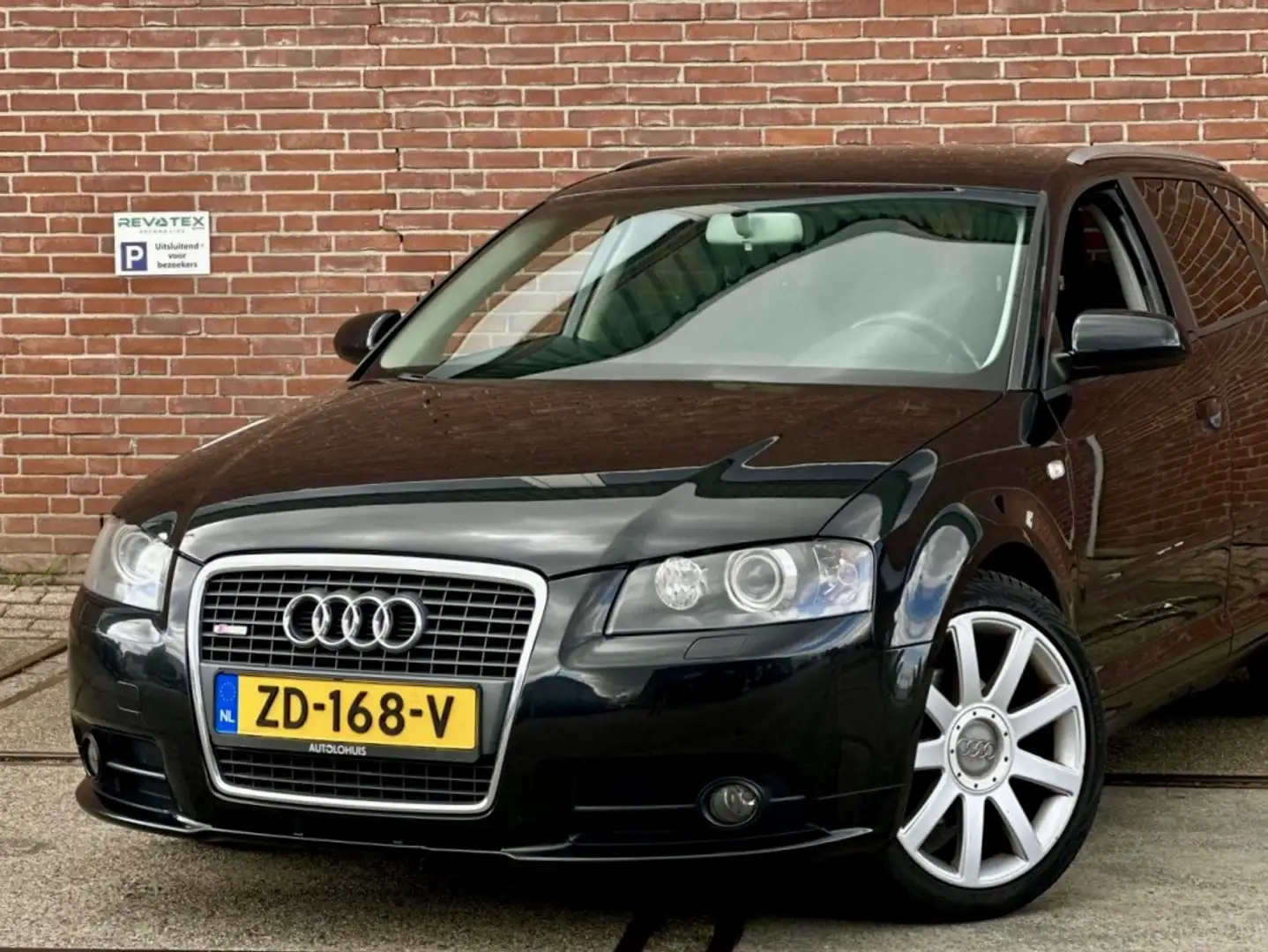 Audi A3 Sportback 1.8 TFSI Attr. B.E. Zwart - 2