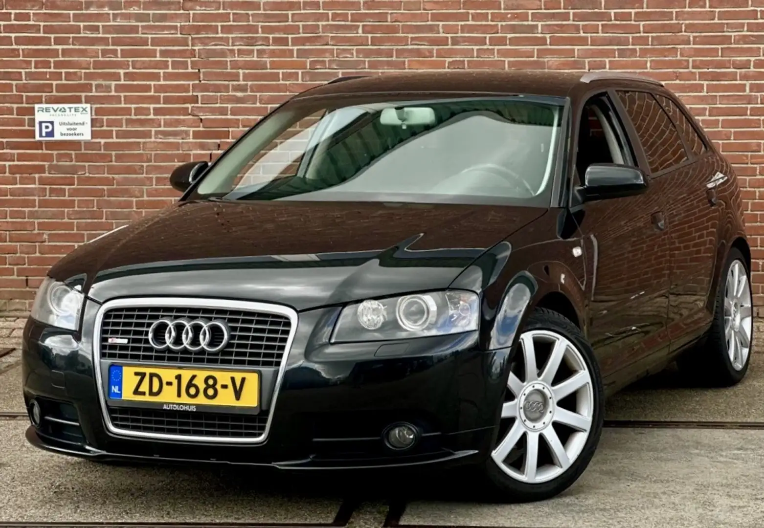 Audi A3 Sportback 1.8 TFSI Attr. B.E. Zwart - 1
