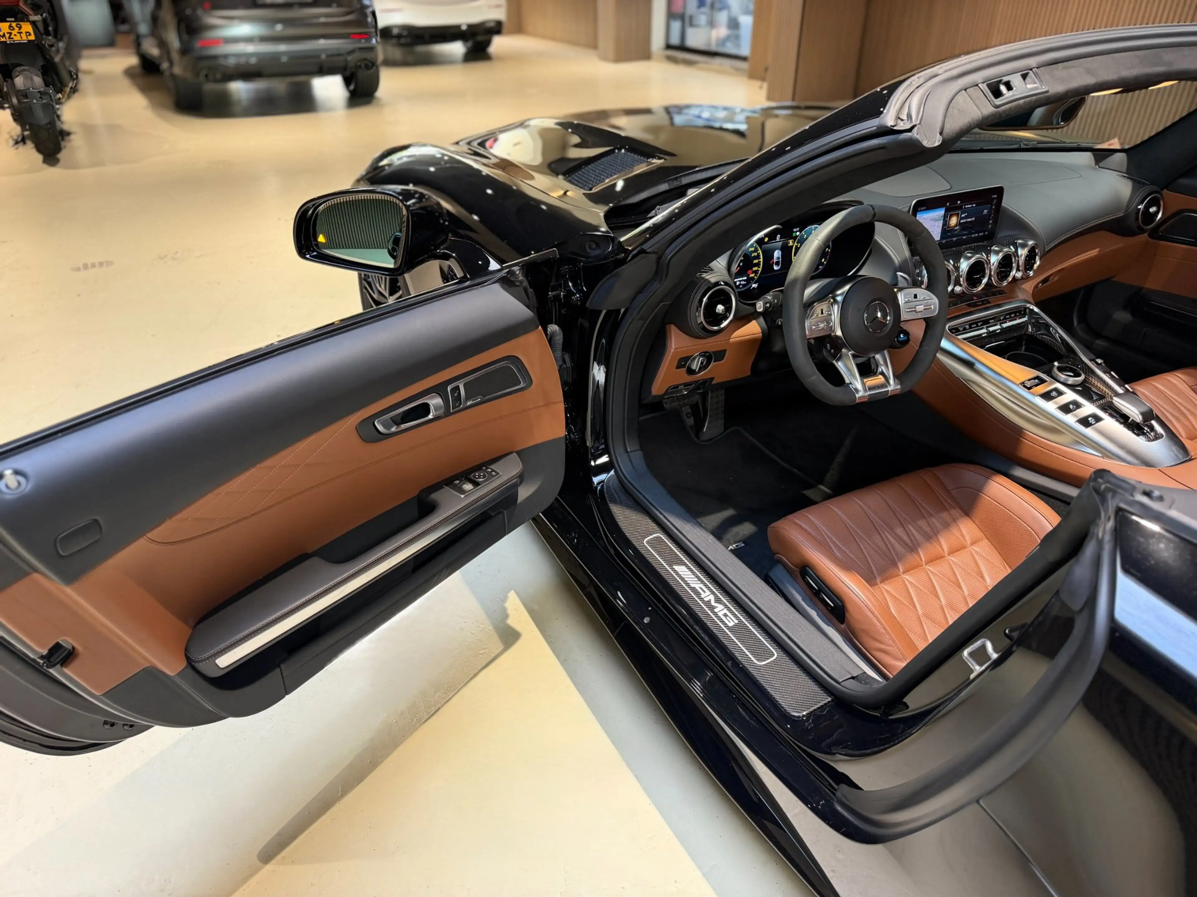 Mercedes-Benz AMG GT Roadster 4.0 C|Airscarf|Burmester|Memory|Keramisch — photo 28
